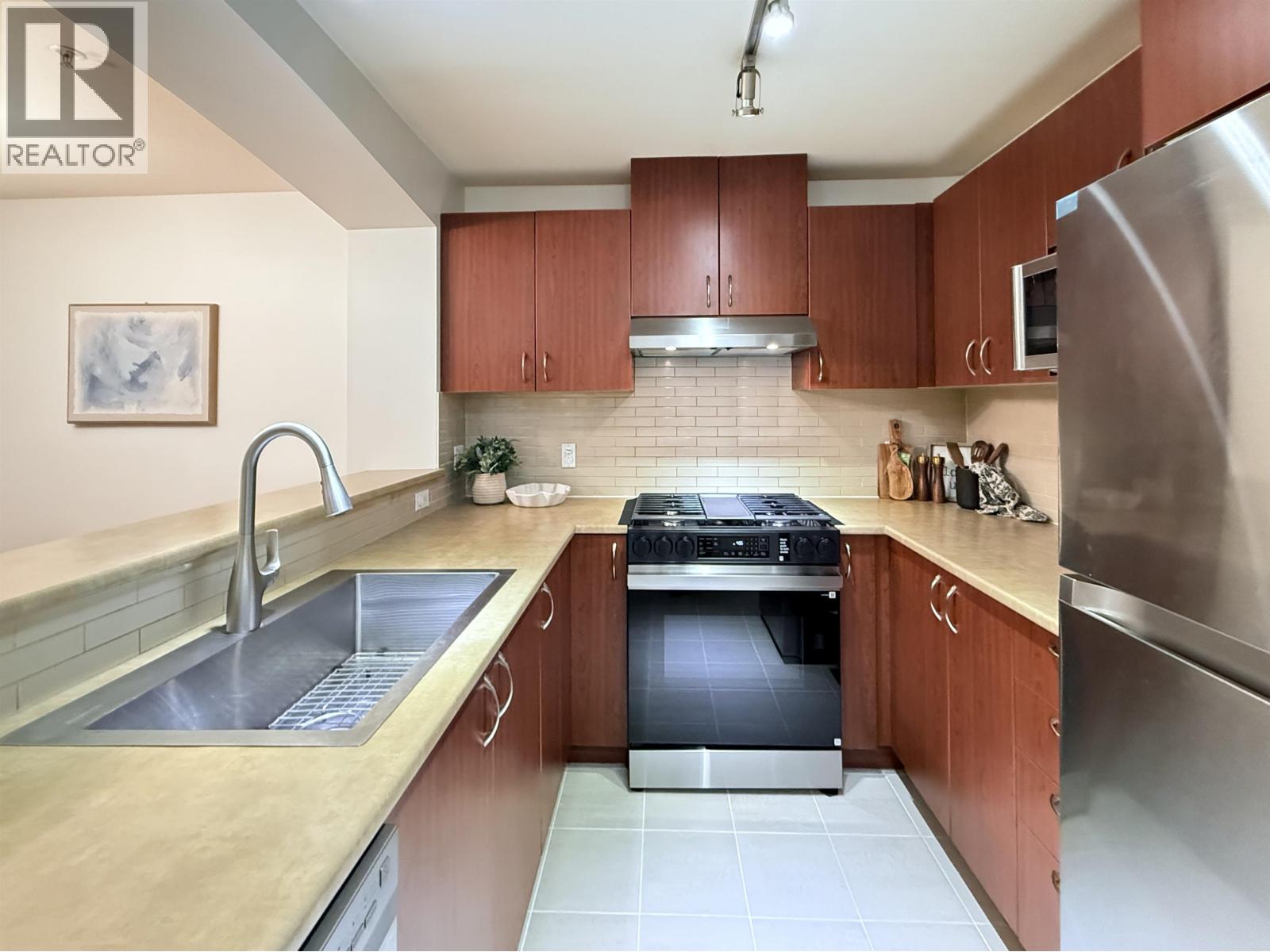 303 9098 Halston Court, Burnaby, British Columbia  V3N 0A6 - Photo 5 - R3097533