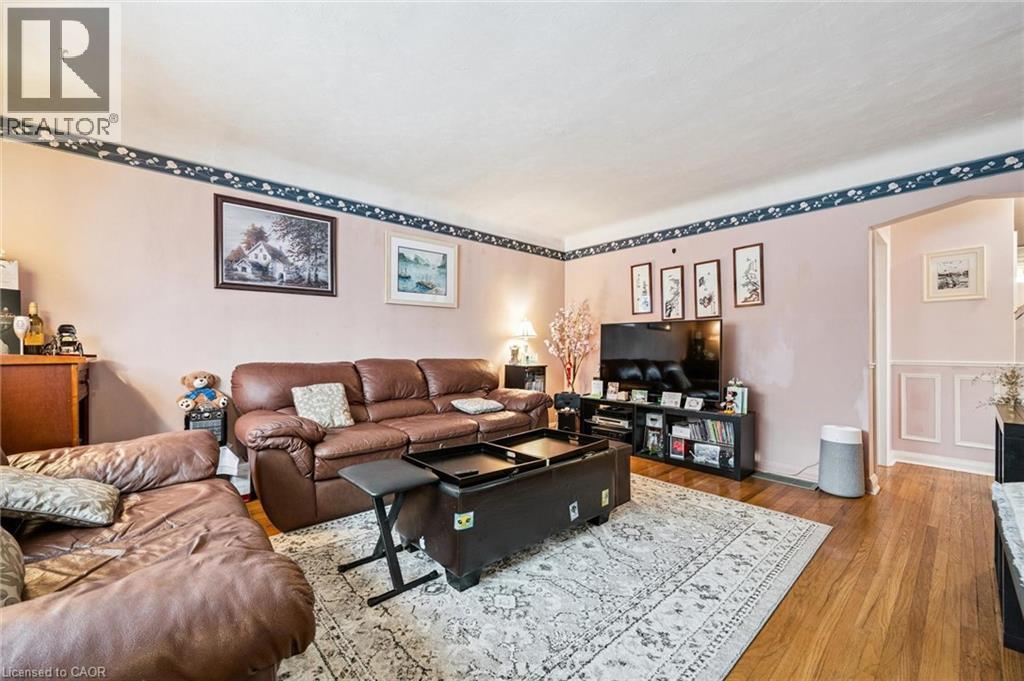263 East 36th Street, Hamilton, Ontario  L8V 3Z6 - Photo 4 - 40810857