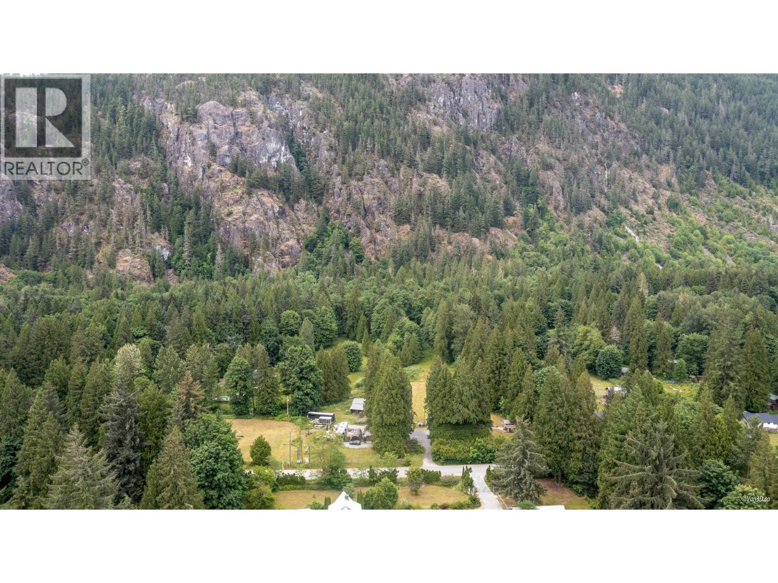 14848 Squamish Valley Road, Squamish, British Columbia  V0N 1H0 - Photo 3 - R3095939
