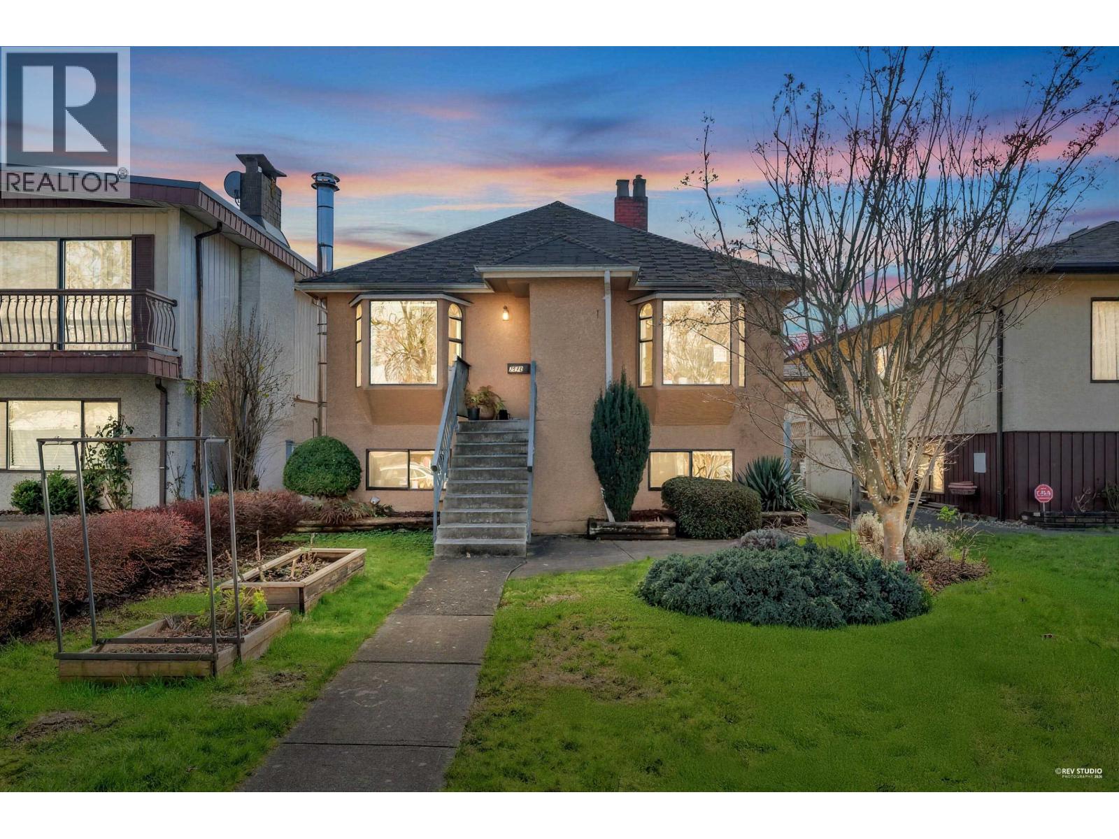 2576 Parker Street, Vancouver, British Columbia  V5K 2T3 - Photo 1 - R3097520