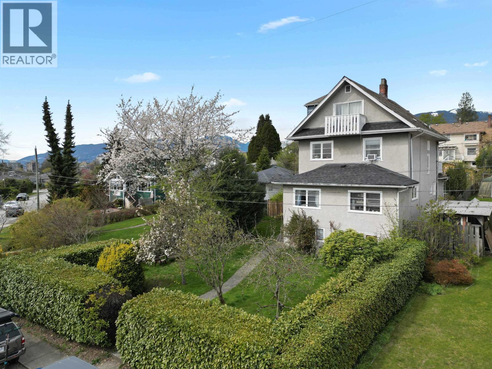 444 E 6TH STREET, north vancouver, British Columbia