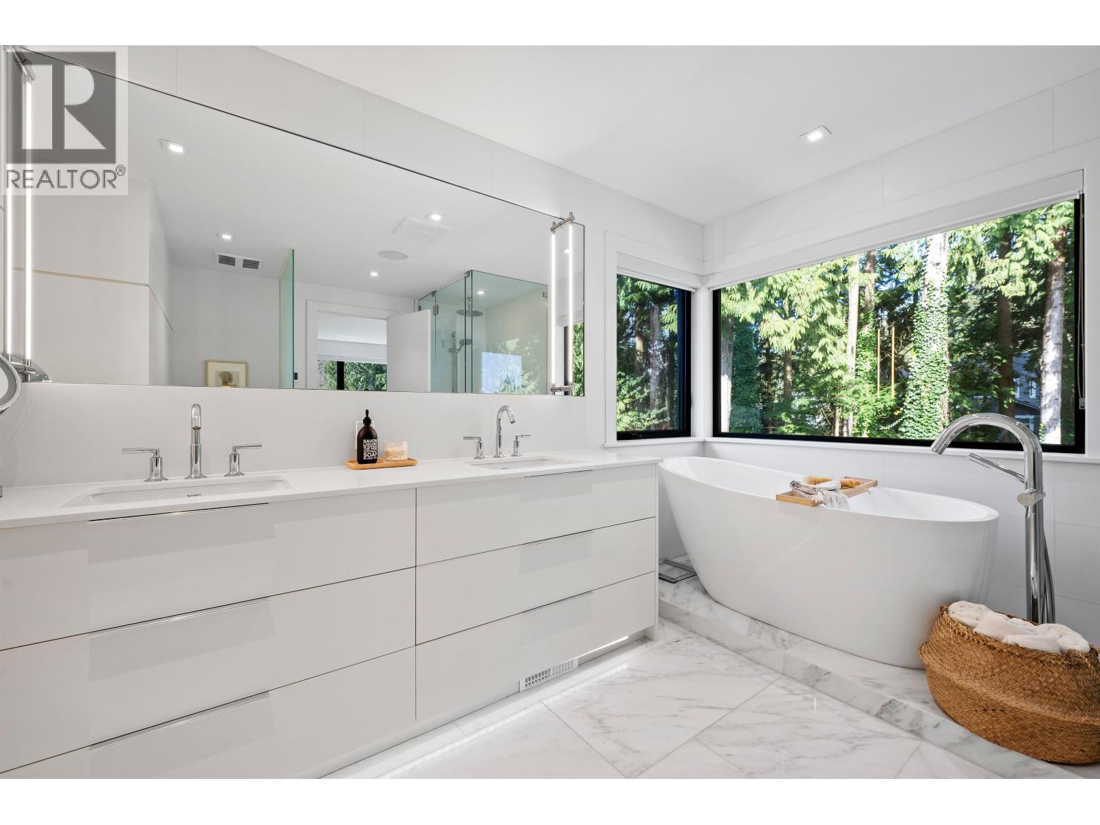 968 Belvista Crescent, North Vancouver, British Columbia  V7R 2B4 - Photo 21 - R3097580