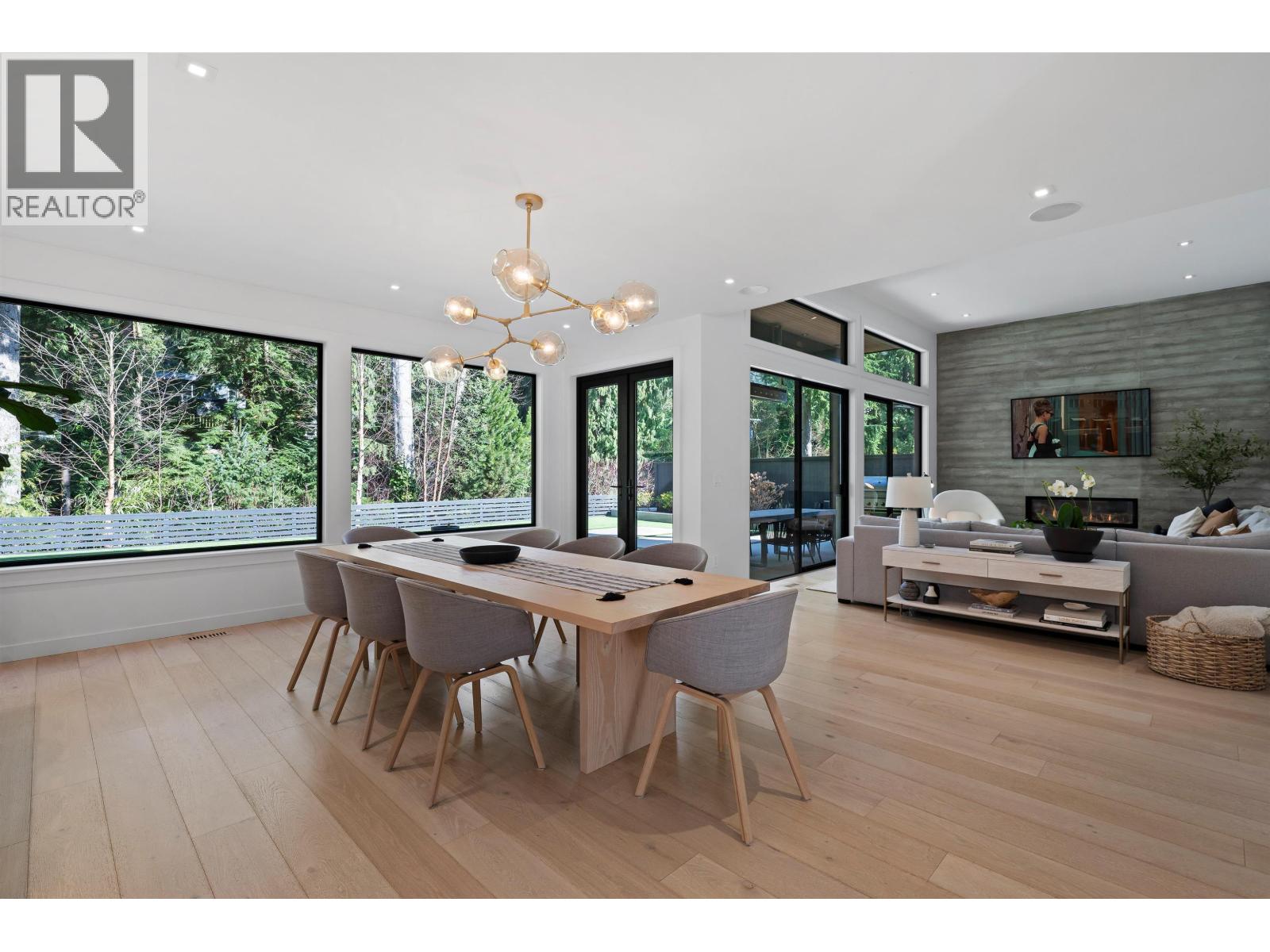 968 Belvista Crescent, North Vancouver, British Columbia  V7R 2B4 - Photo 3 - R3097580