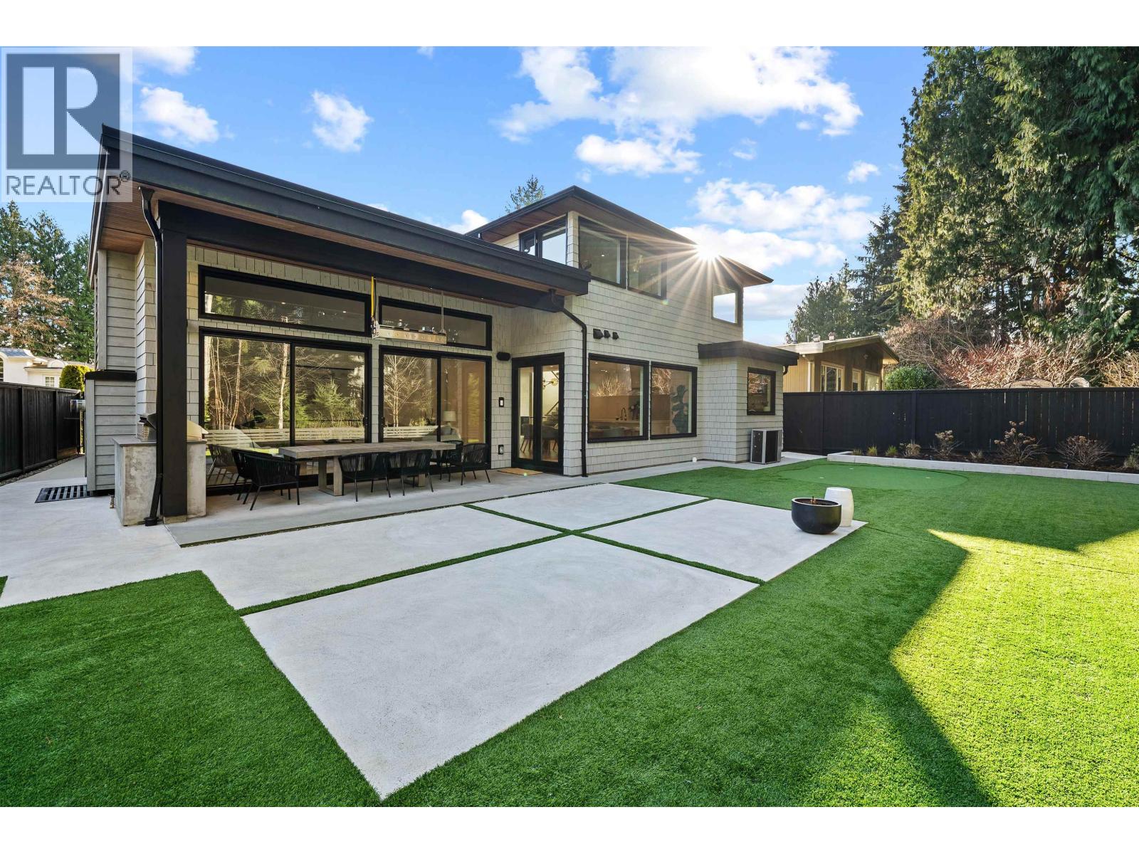 968 Belvista Crescent, North Vancouver, British Columbia  V7R 2B4 - Photo 37 - R3097580