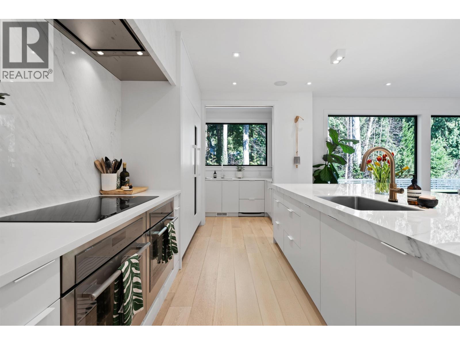 968 Belvista Crescent, North Vancouver, British Columbia  V7R 2B4 - Photo 9 - R3097580