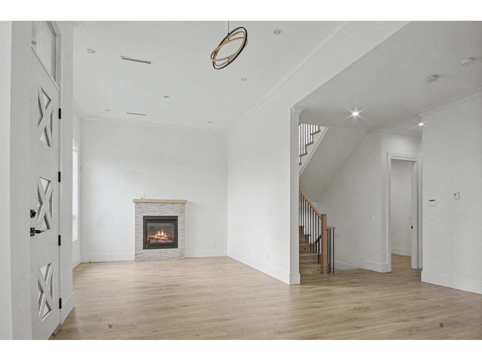 16685 15a Avenue, Surrey, British Columbia  V3S 9X7 - Photo 3 - R3097062