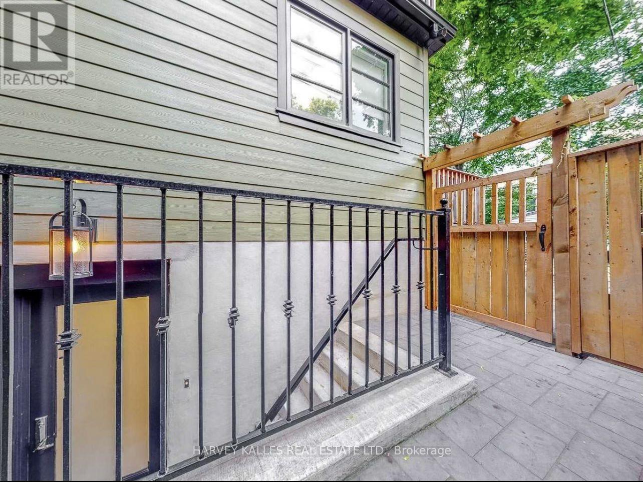 Lower - 10 Duggan Avenue, Toronto, Ontario  M4V 1Y2 - Photo 2 - C12863142