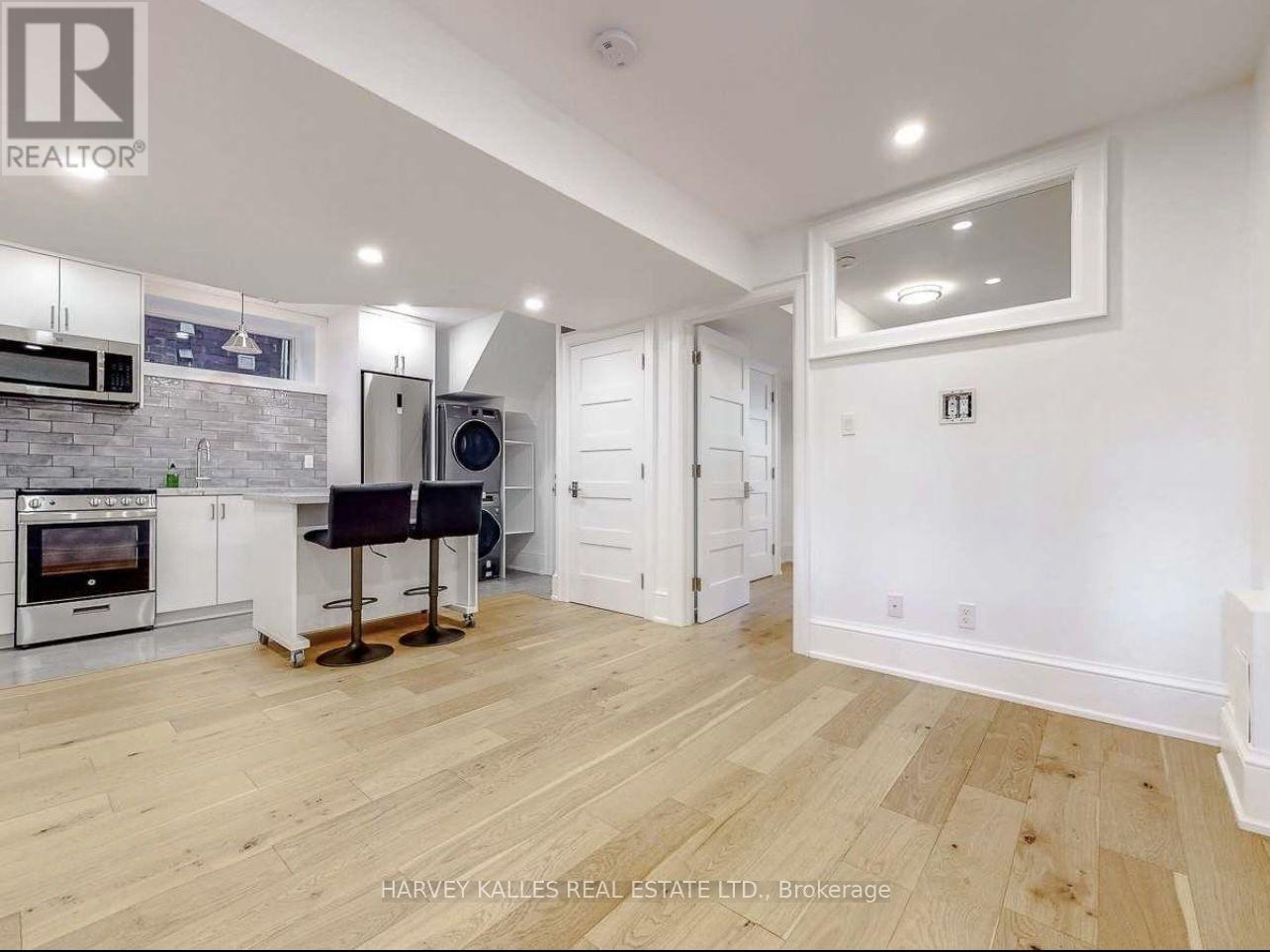 Lower - 10 Duggan Avenue, Toronto, Ontario  M4V 1Y2 - Photo 9 - C12863142