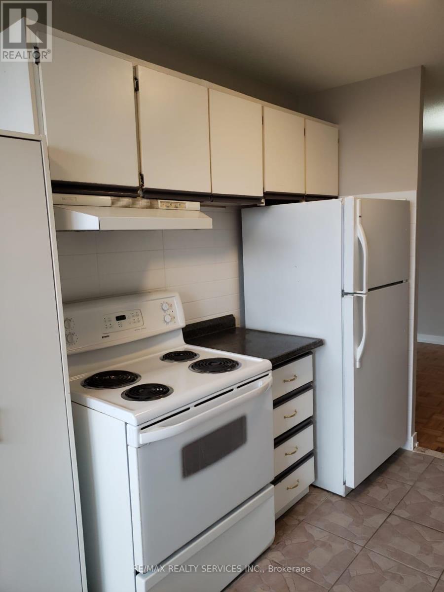 1806 - 4 Kings Cross Road, Brampton, Ontario  L6T 3X8 - Photo 3 - W12836112