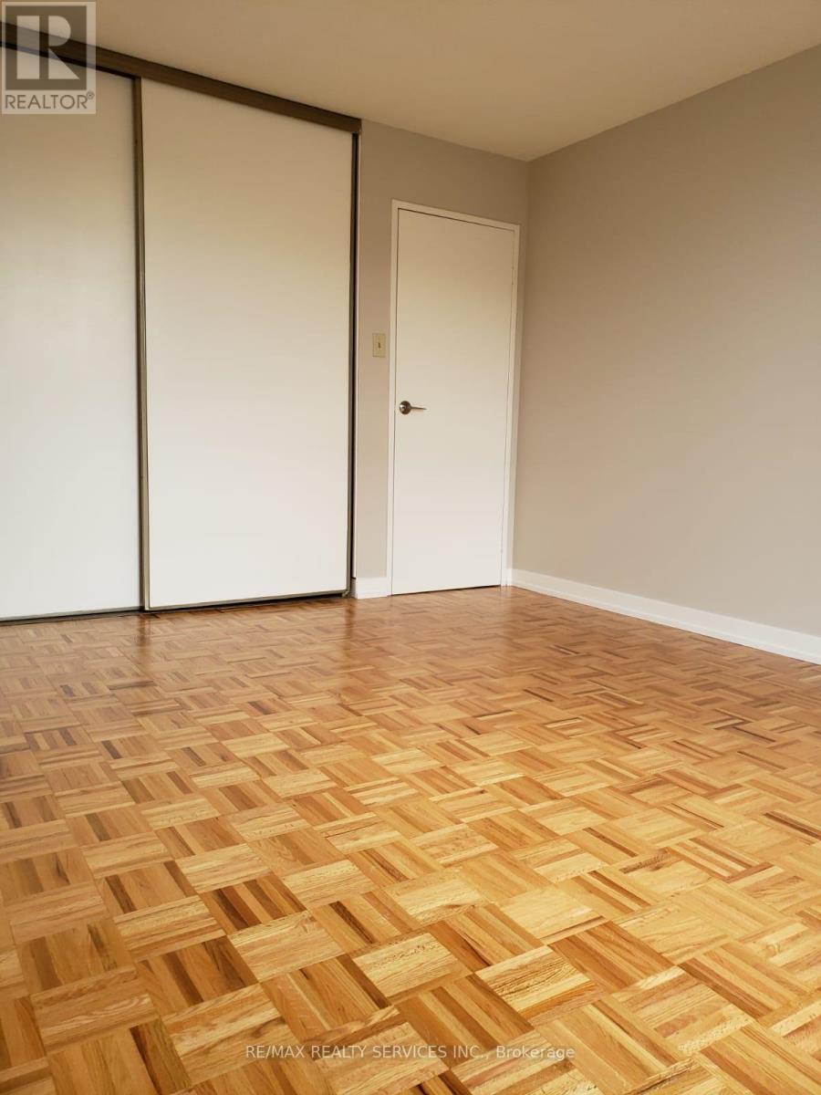 1806 - 4 Kings Cross Road, Brampton, Ontario  L6T 3X8 - Photo 5 - W12836112