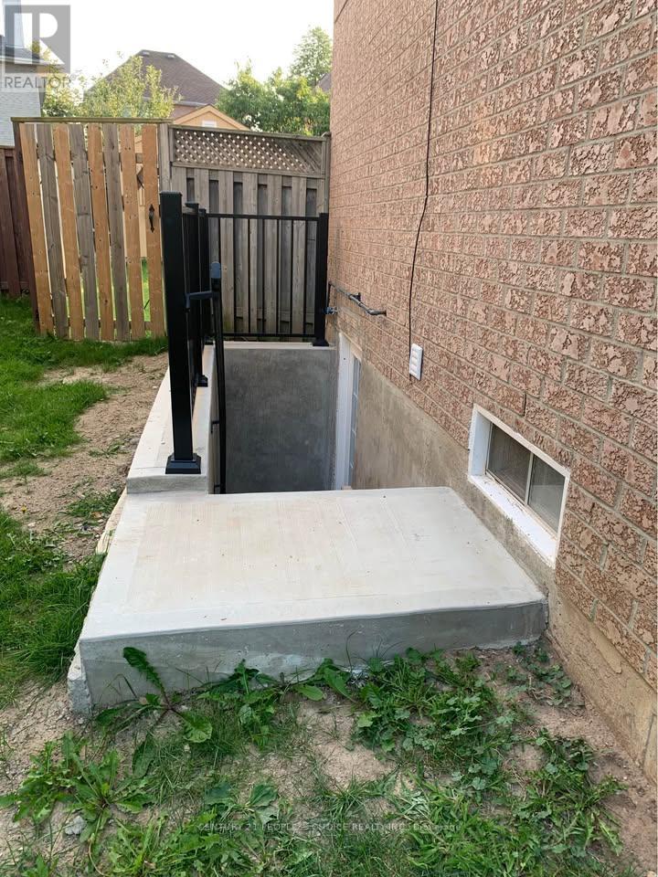 6 Lockwood Road, Brampton (Fletcher's West), Ontario  L6Y 4S6 - Photo 14 - W12851188