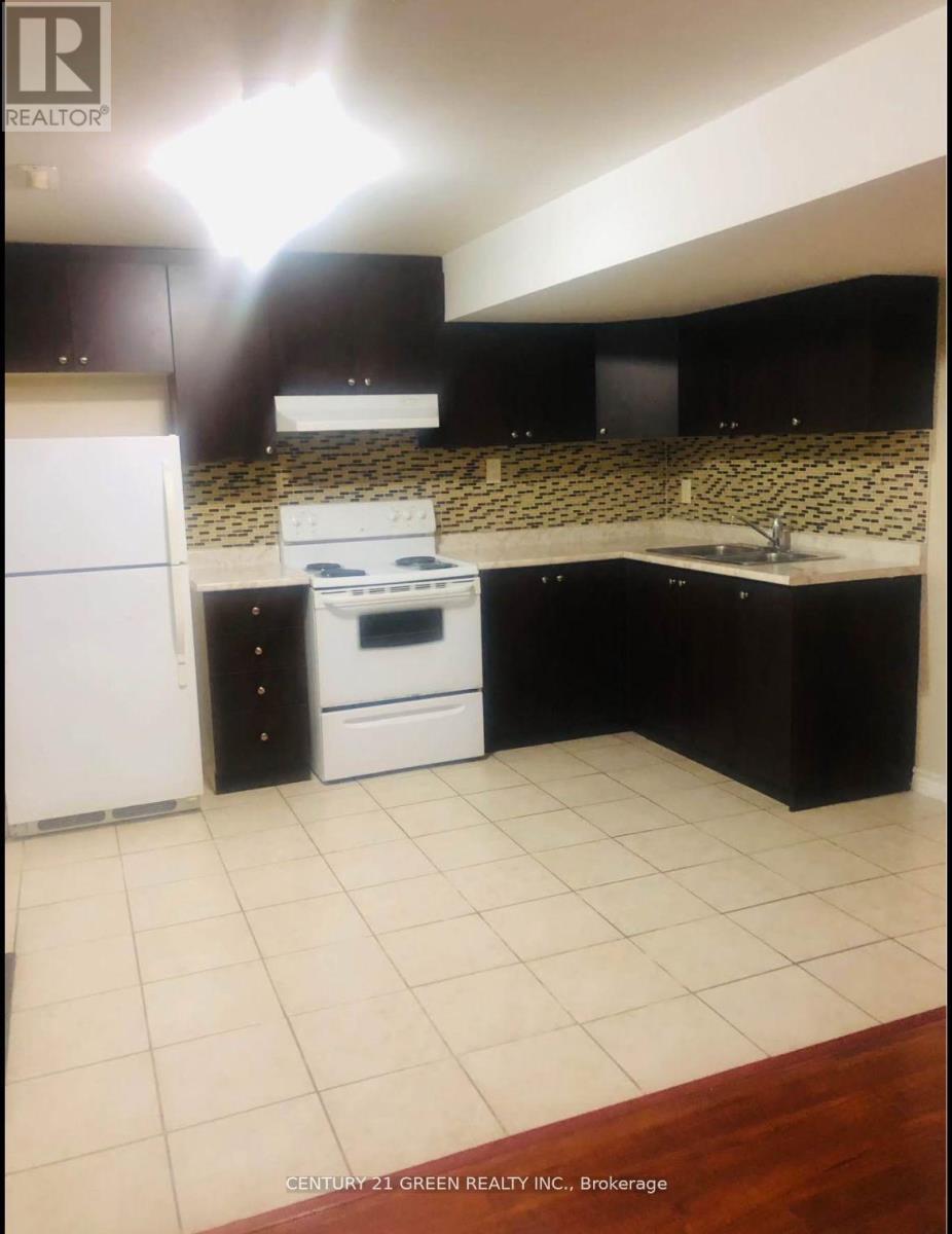 Bsmt - 5623 Whitehorn Avenue, Mississauga, Ontario  L5V 2H1 - Photo 3 - W12863156