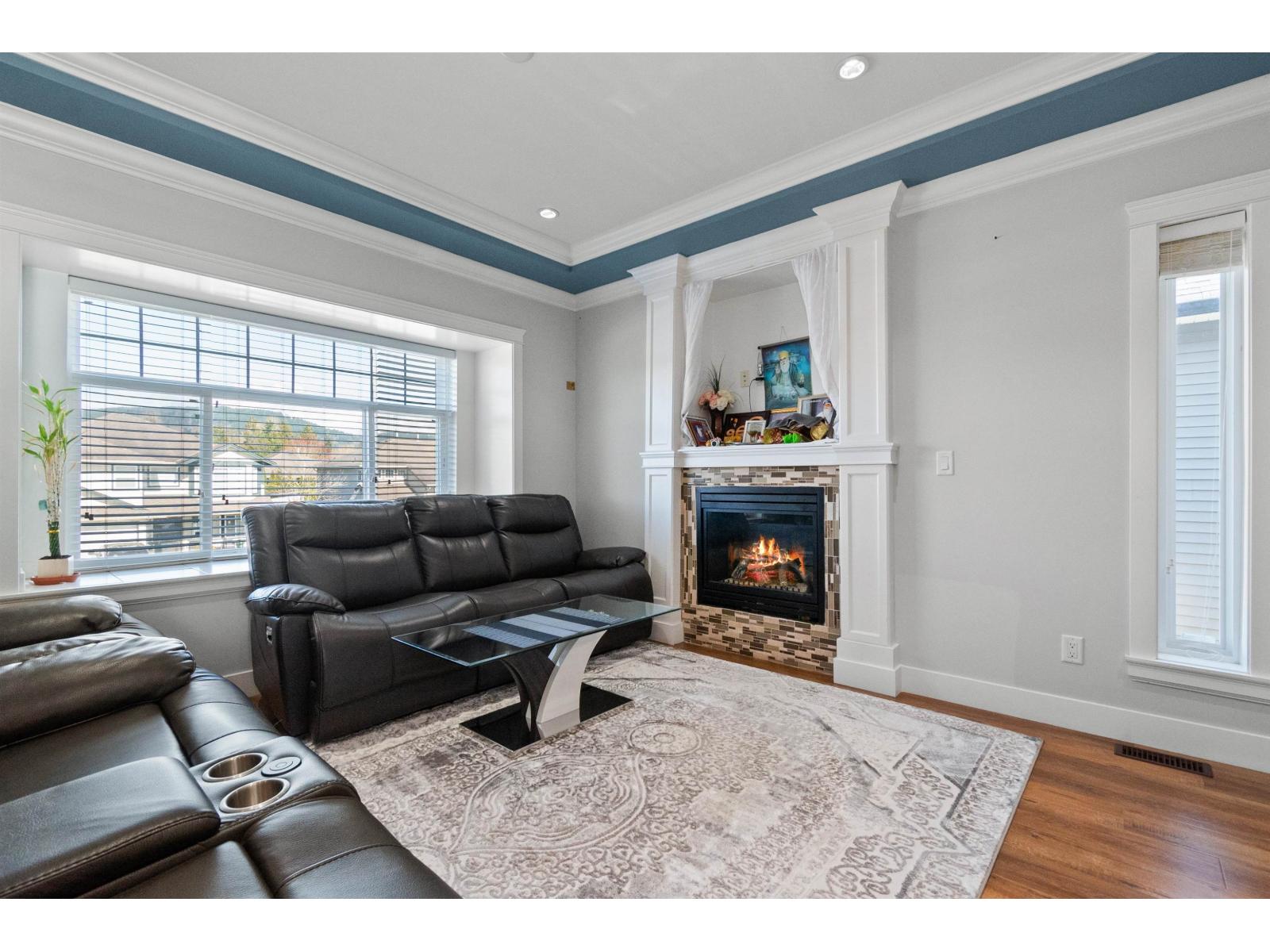 33008 Egglestone Avenue, Mission, British Columbia  V2V 7R7 - Photo 3 - R3097029