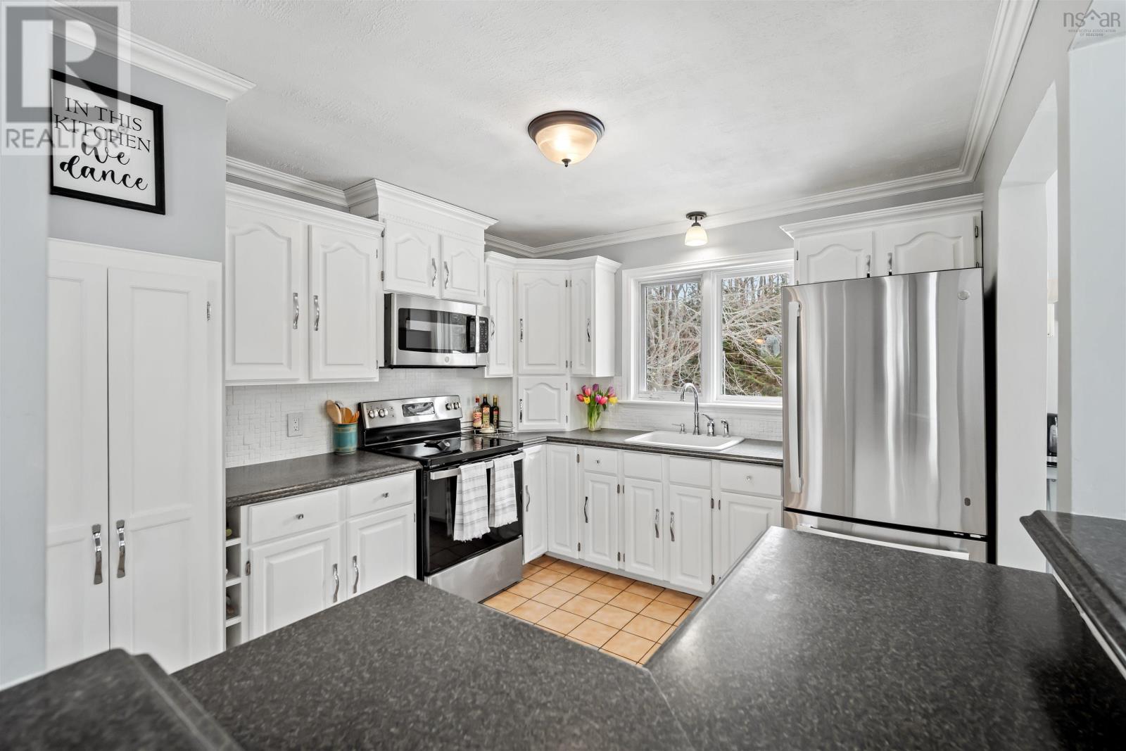 37 Mahar Drive, Shad Bay, Nova Scotia  B3T 2B6 - Photo 18 - 202604040