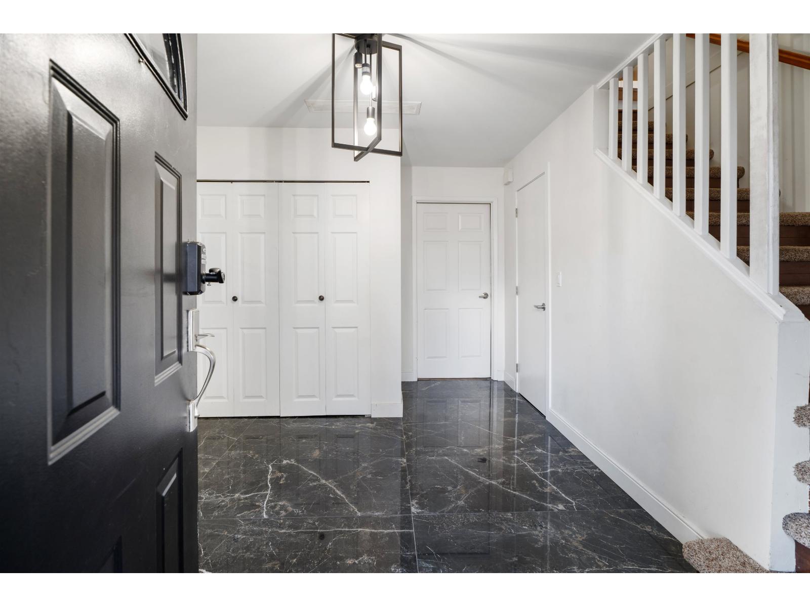 13822 92a Avenue, Surrey, British Columbia  V3V 6Y6 - Photo 6 - R3097006