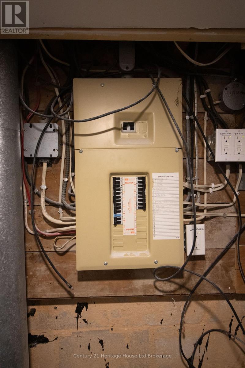 Photo 32 of 33 for 634 Wallace Street