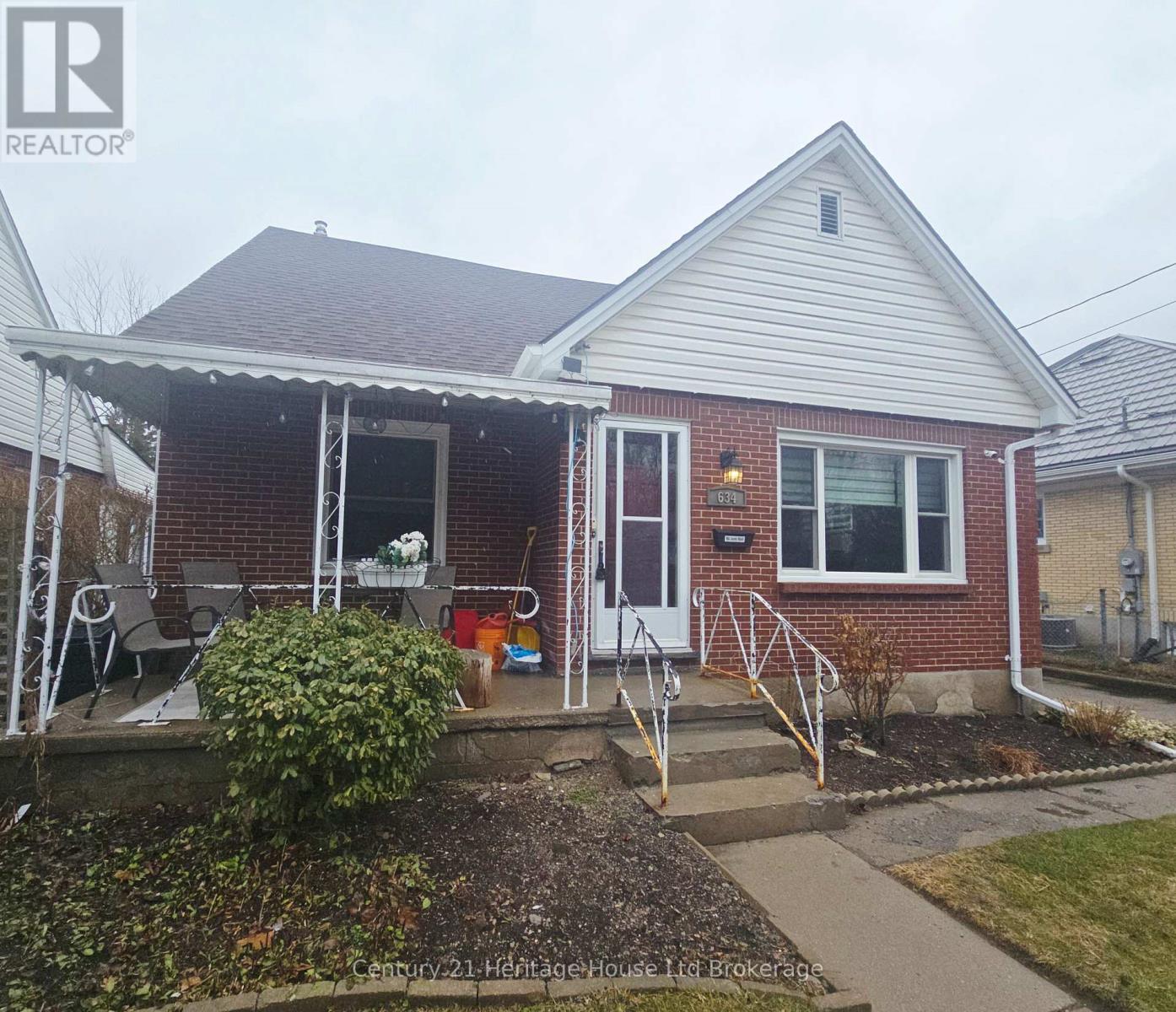 Photo 4 of 33 for 634 Wallace Street