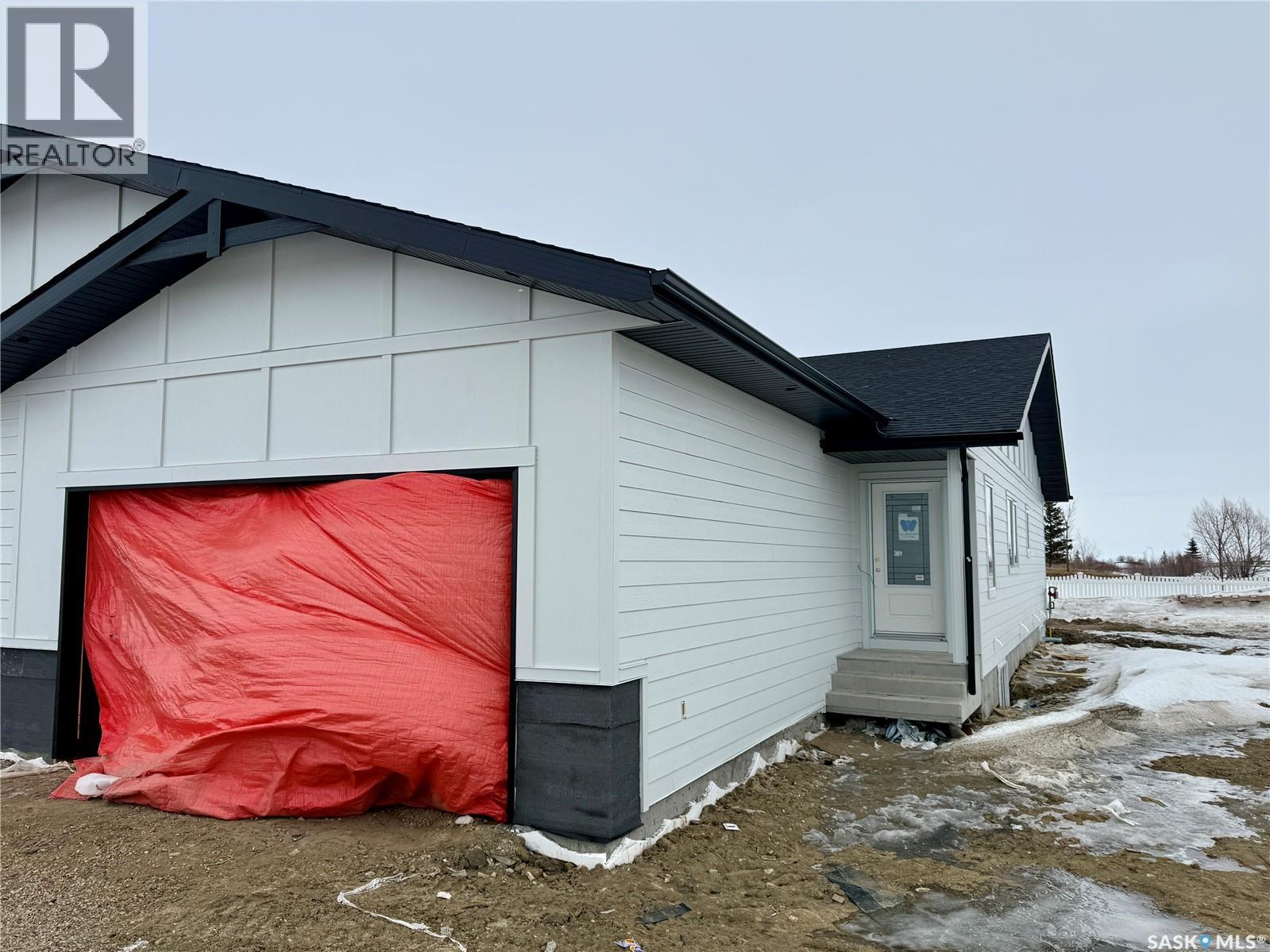 858 Delaet Bay, Warman, Saskatchewan  S0K 4S0 - Photo 2 - SK030029
