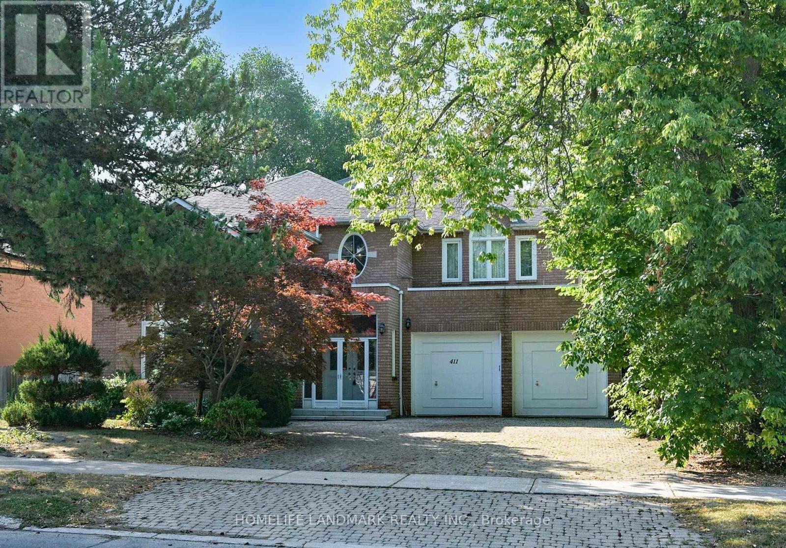 <div class="slider-price">$2,580,000</div><p>411 Cummer Avenue, Toronto, Ontario</p>