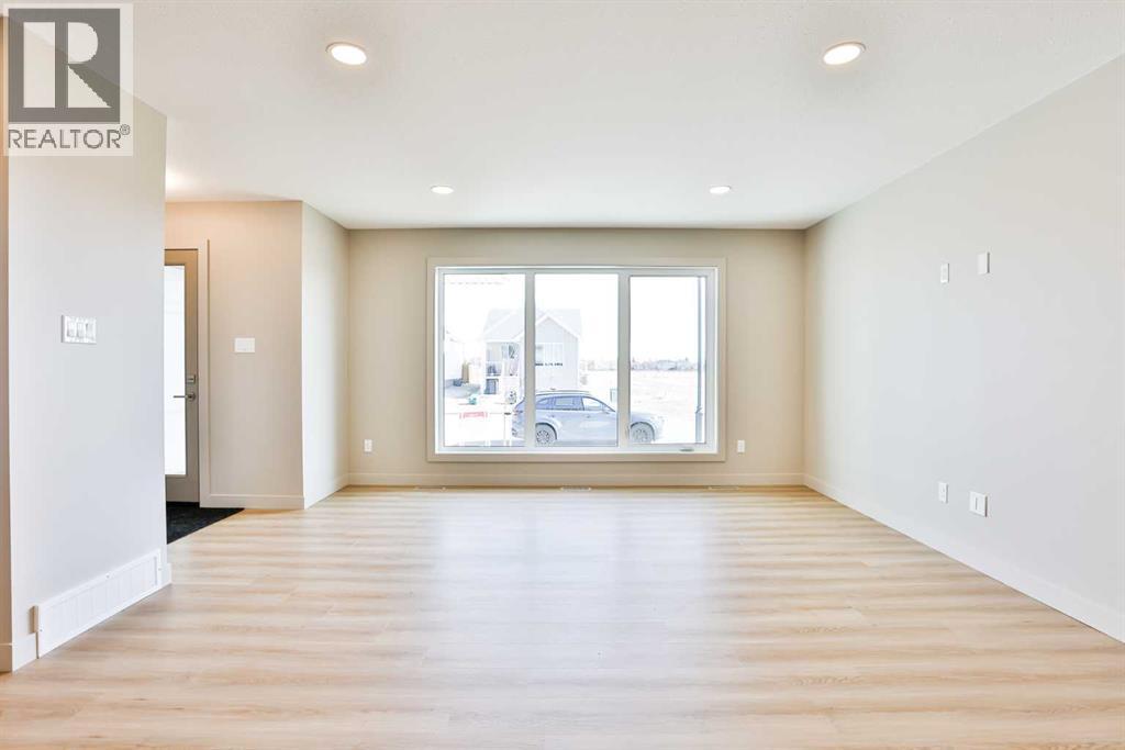 320 Aquitania Boulevard W, Lethbridge, Alberta  T1J 5T4 - Photo 6 - A2291984