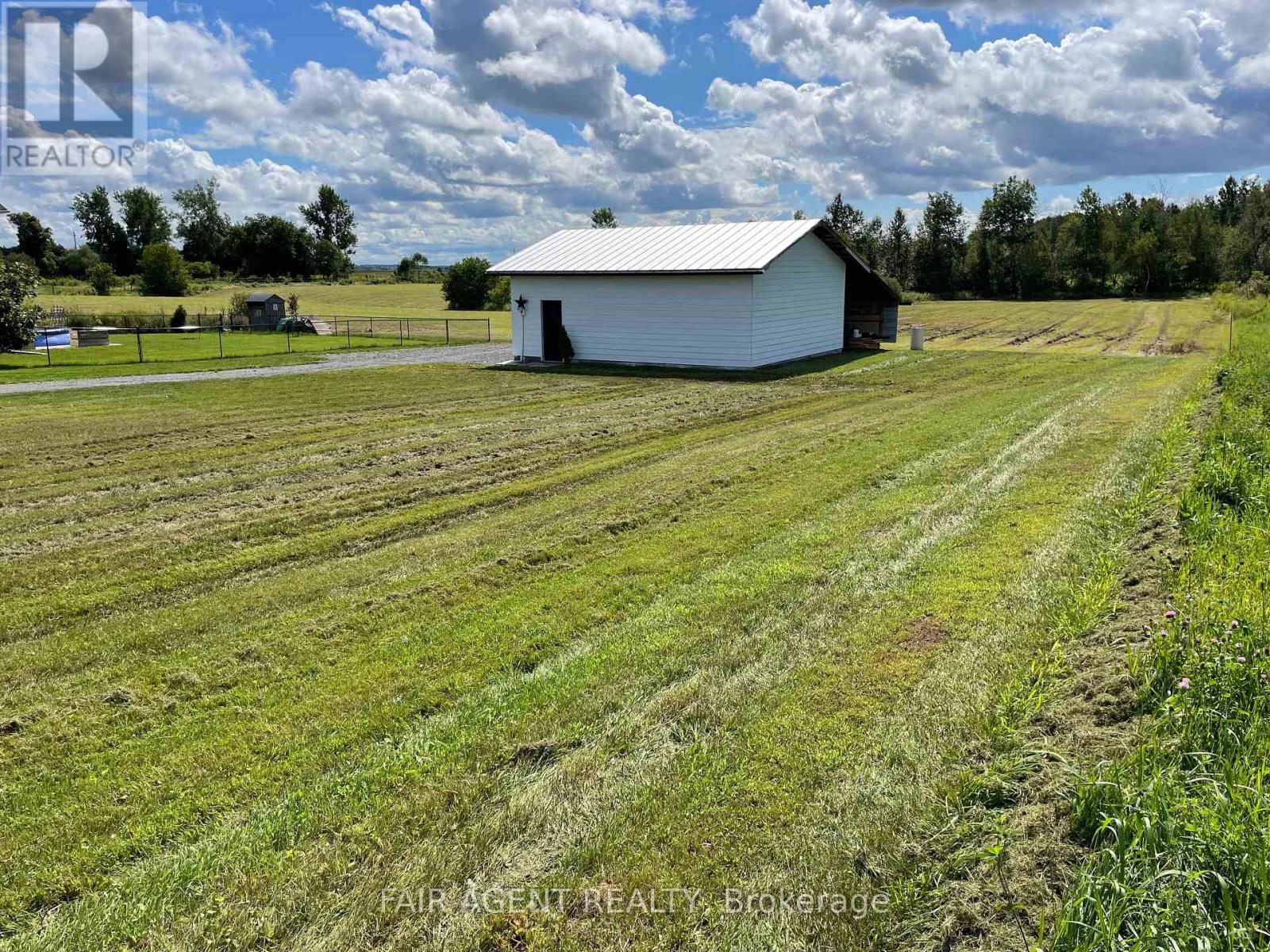 2130 Du Golf Road, Clarence-Rockland, Ontario  K0A 1N0 - Photo 4 - X12863396