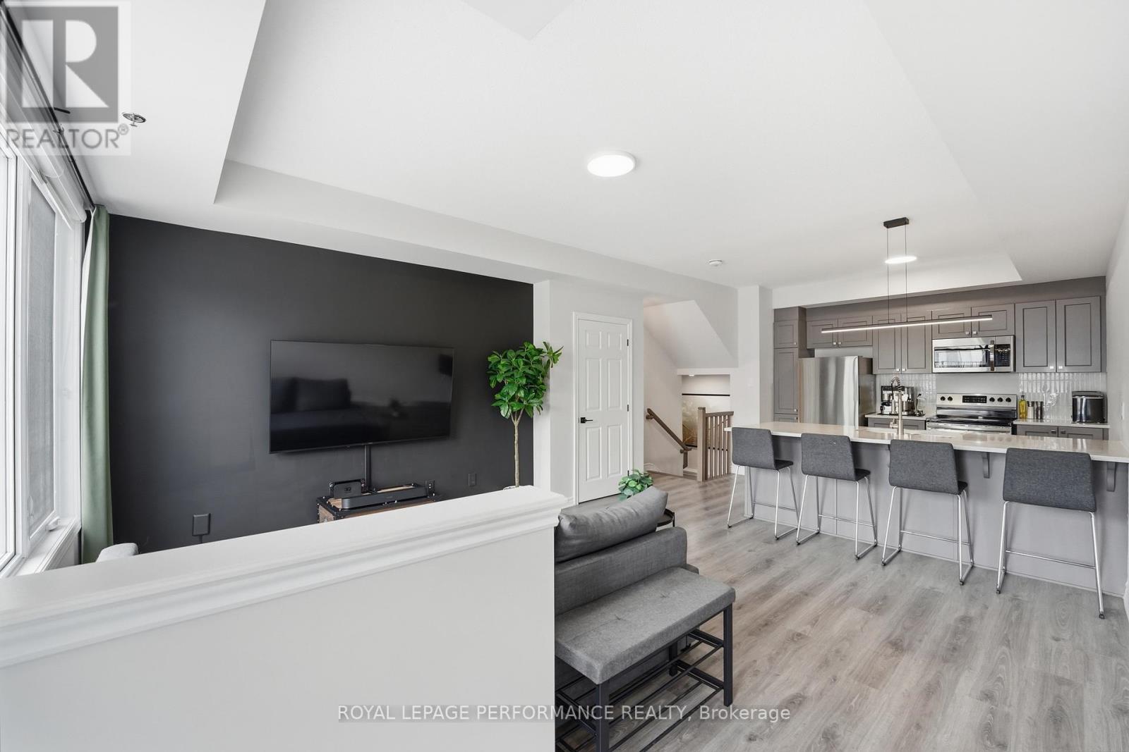 583 Ozawa Private, Ottawa, Ontario  K1K 4Z9 - Photo 4 - X12863320