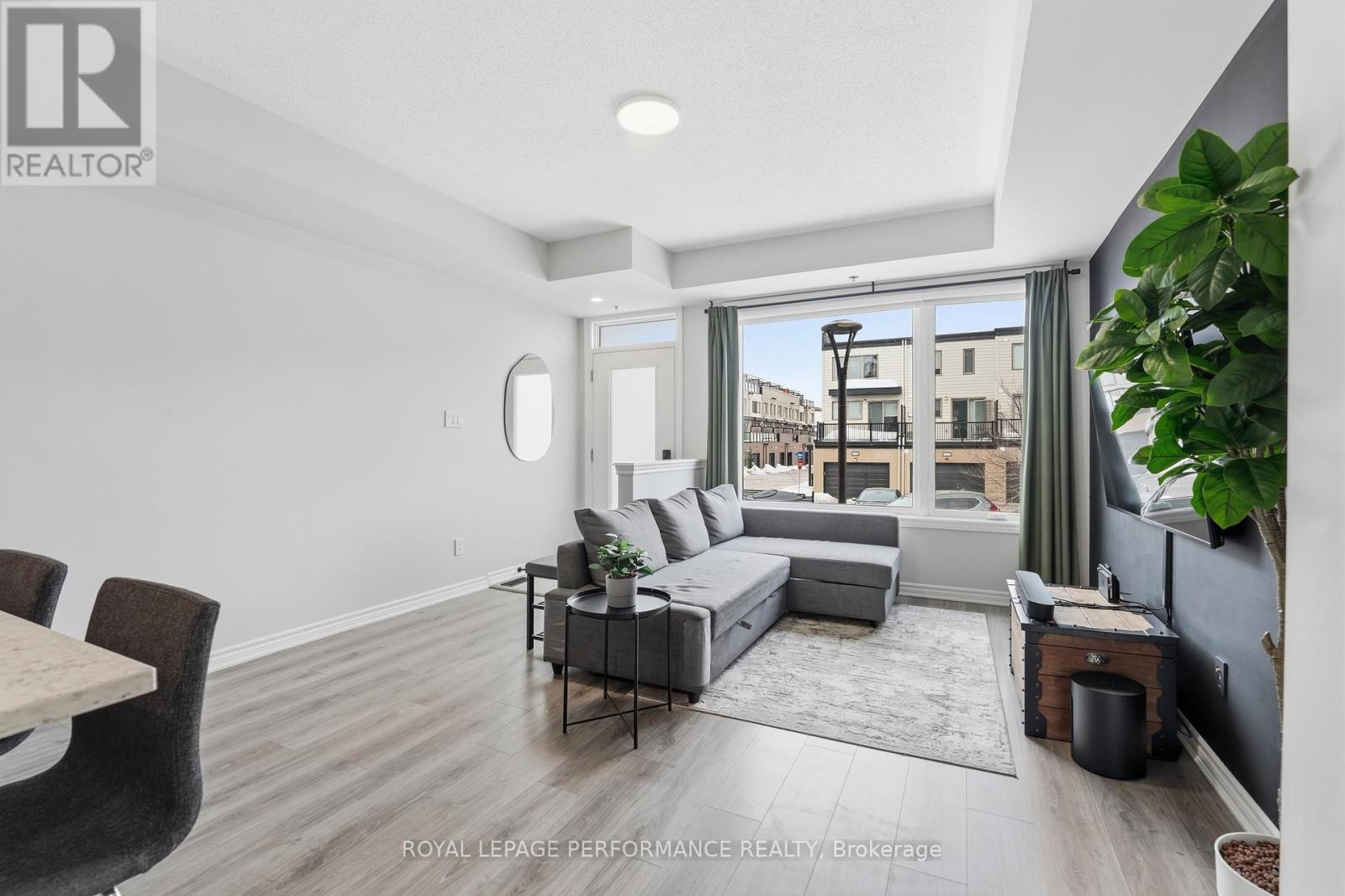 583 Ozawa Private, Ottawa, Ontario  K1K 4Z9 - Photo 5 - X12863320