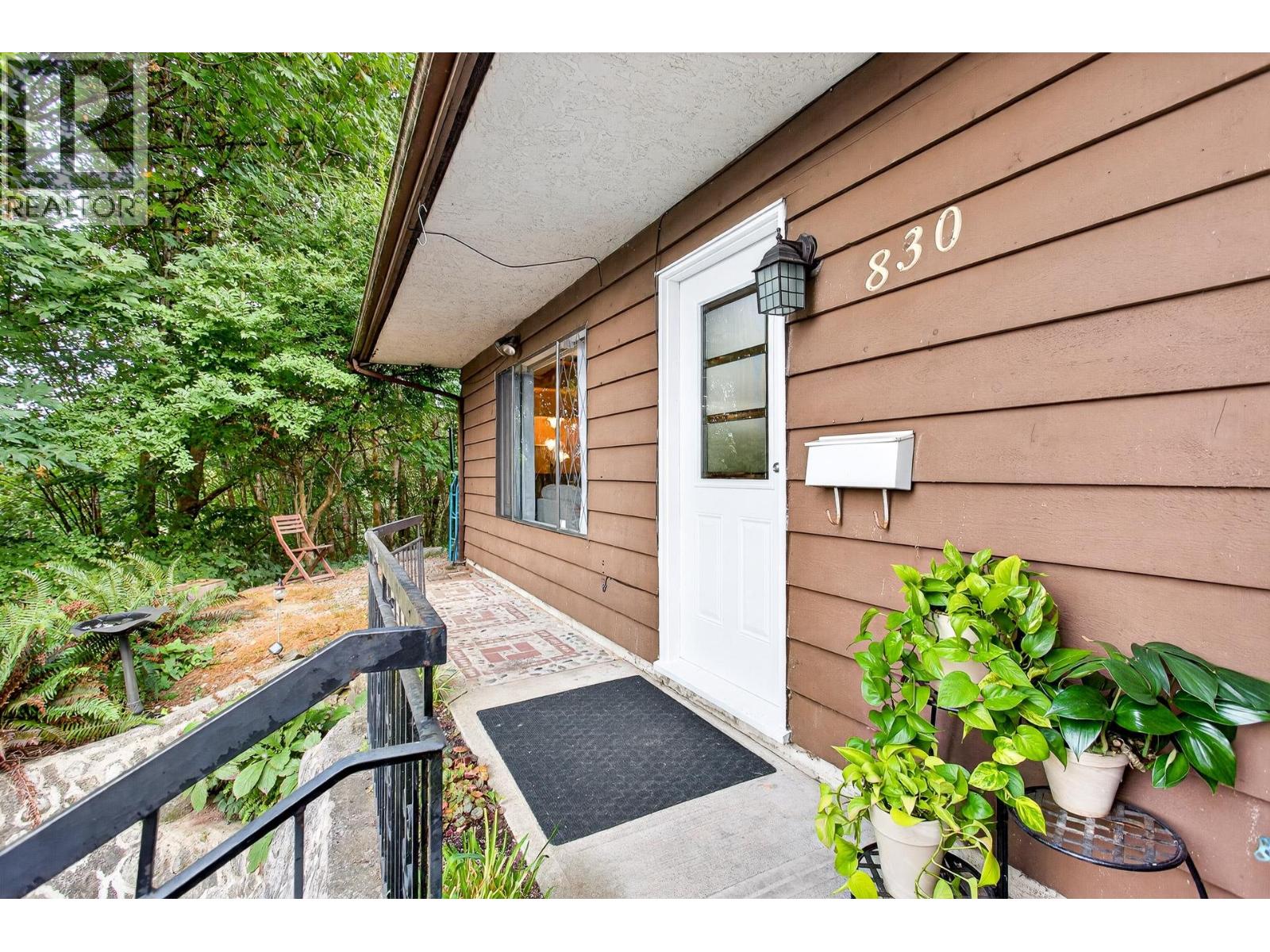 830 Ingersoll Avenue, Coquitlam, British Columbia  V3J 4L9 - Photo 5 - R3084300