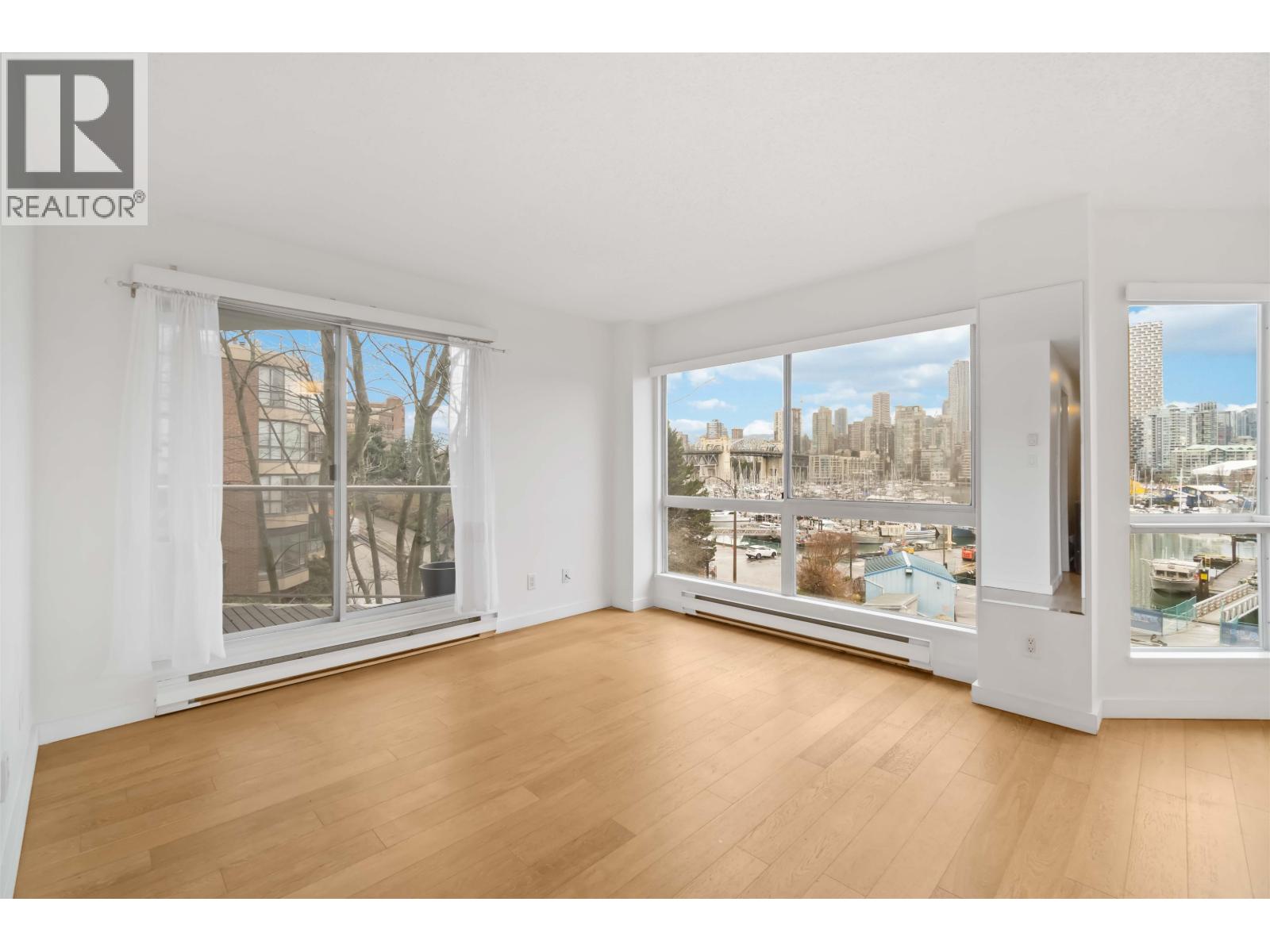 Listing Picture 2 of 19 : 406 1510 W 1ST AVENUE, Vancouver / 溫哥華 - 魯藝地產 Yvonne Lu Group - MLS Medallion Club Member