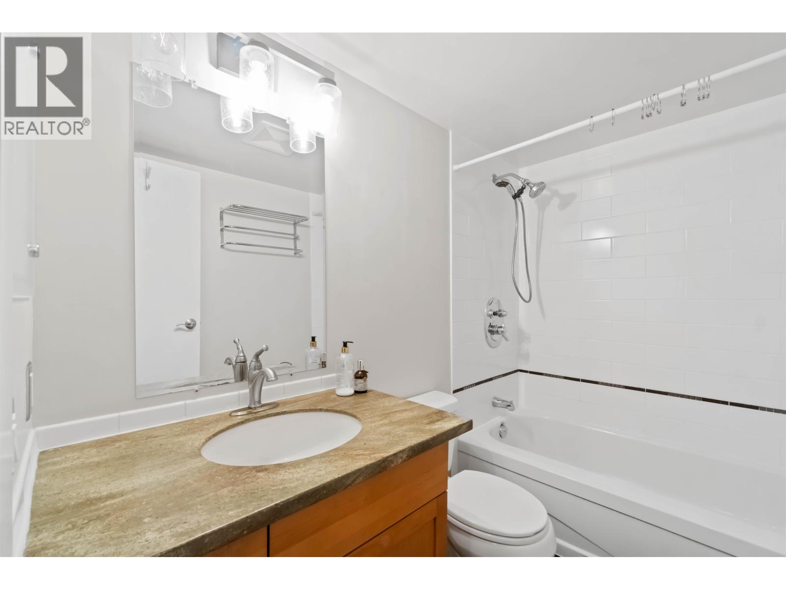 Listing Picture 13 of 19 : 406 1510 W 1ST AVENUE, Vancouver / 溫哥華 - 魯藝地產 Yvonne Lu Group - MLS Medallion Club Member