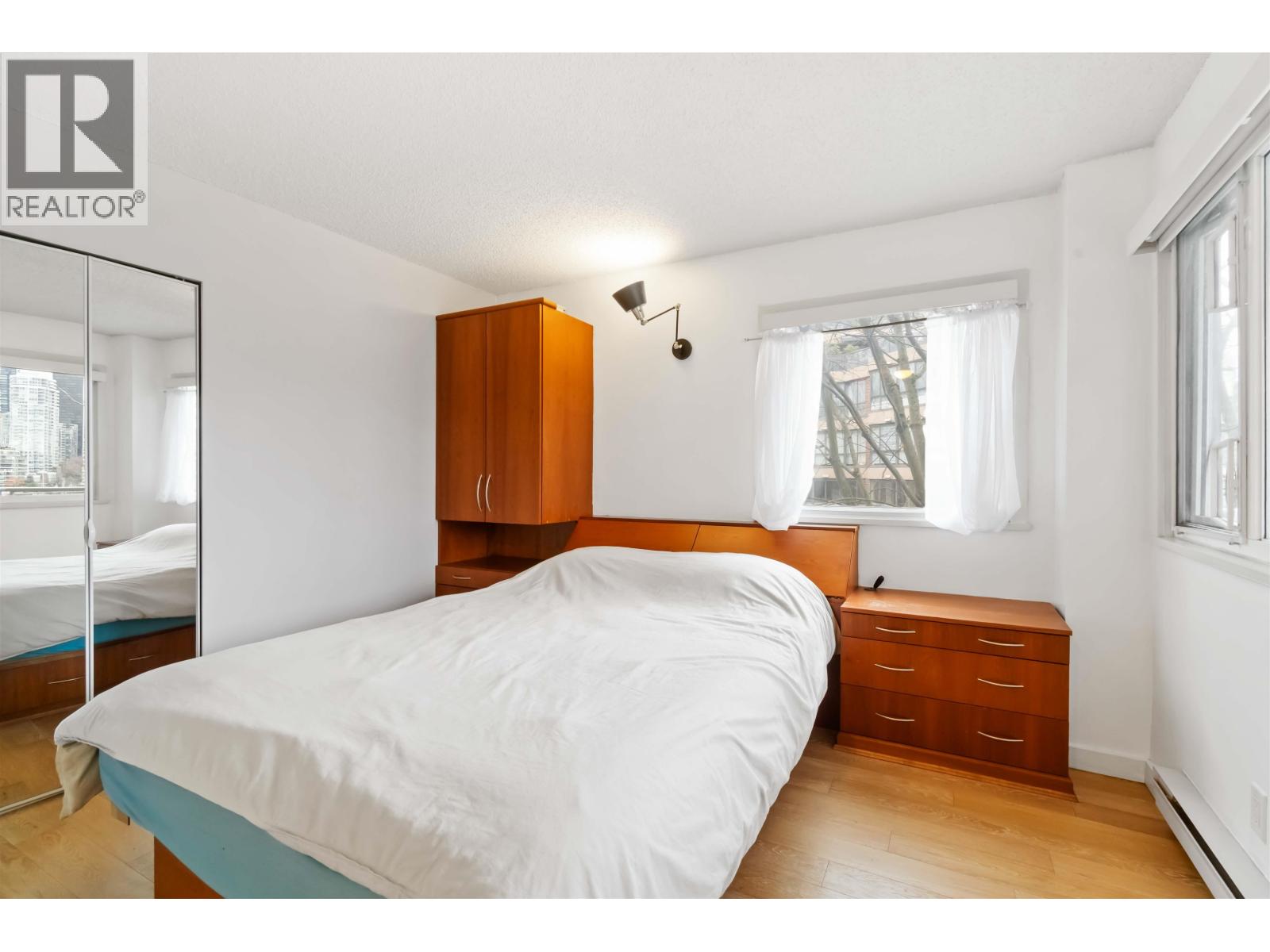 Listing Picture 11 of 19 : 406 1510 W 1ST AVENUE, Vancouver / 溫哥華 - 魯藝地產 Yvonne Lu Group - MLS Medallion Club Member