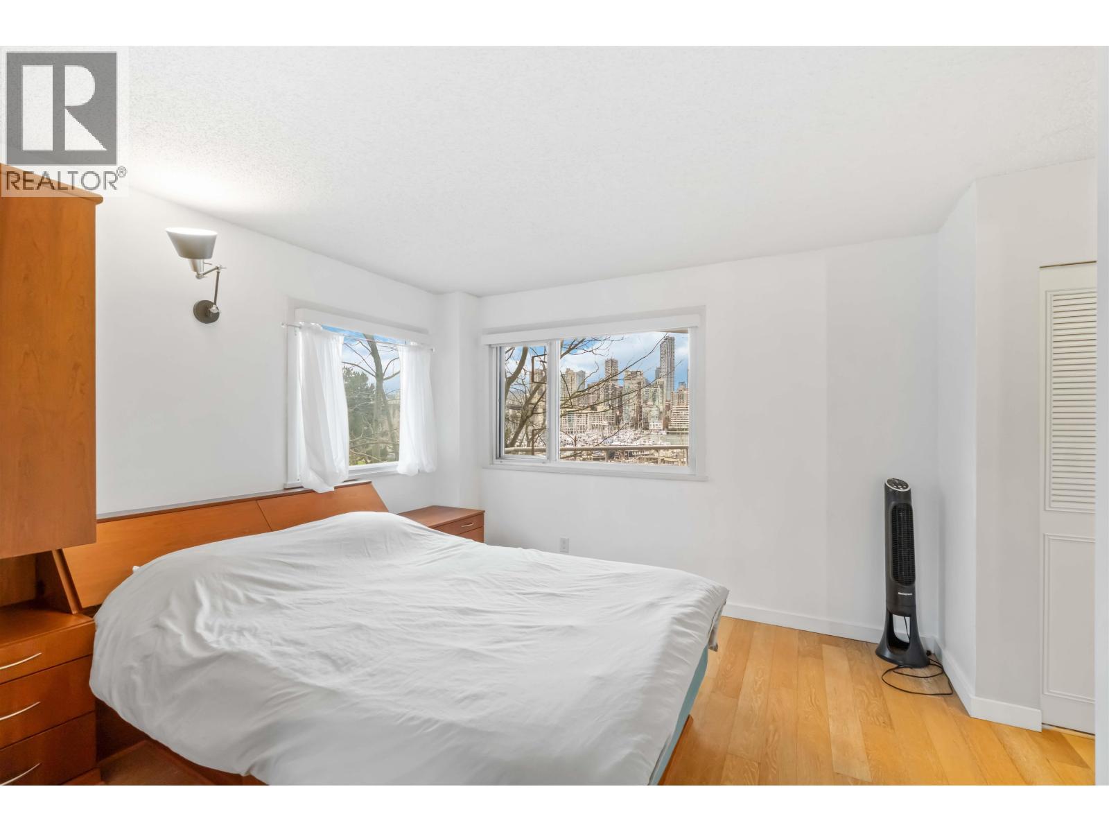 Listing Picture 12 of 19 : 406 1510 W 1ST AVENUE, Vancouver / 溫哥華 - 魯藝地產 Yvonne Lu Group - MLS Medallion Club Member