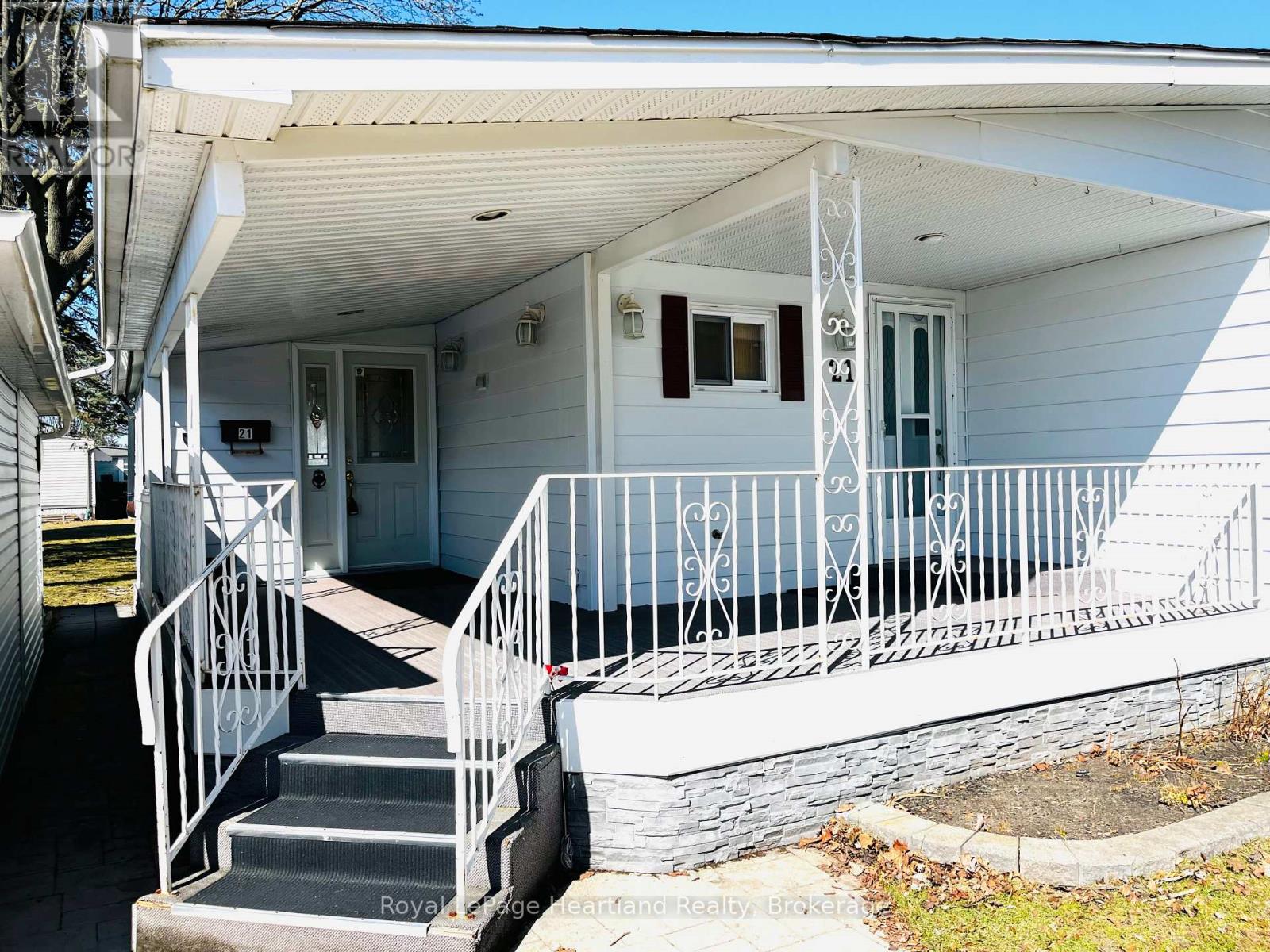 21 Velma Street, Strathroy-Caradoc, Ontario  N7G 1A1 - Photo 2 - X12463569