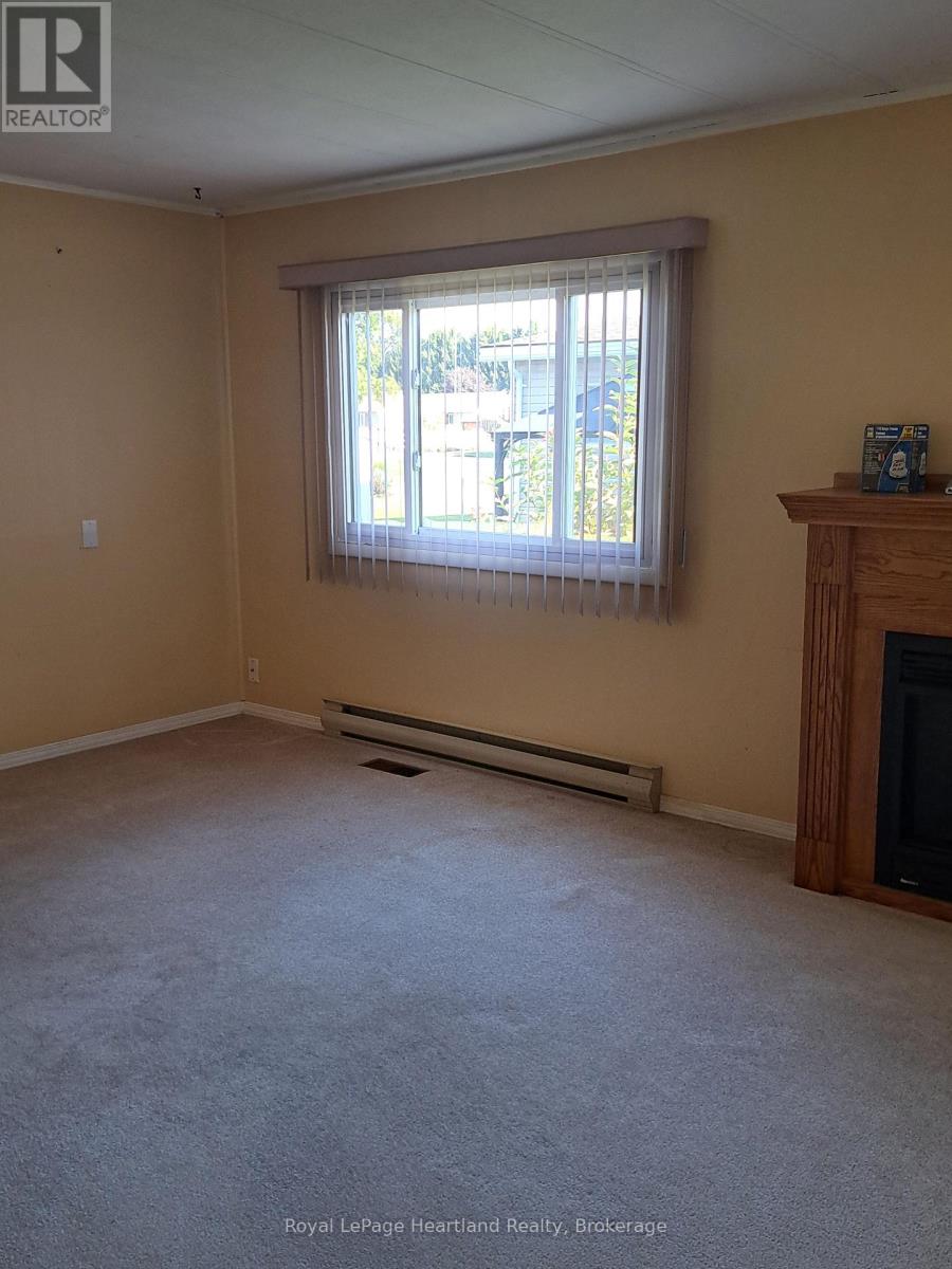 21 Velma Street, Strathroy-Caradoc, Ontario  N7G 1A1 - Photo 5 - X12463569