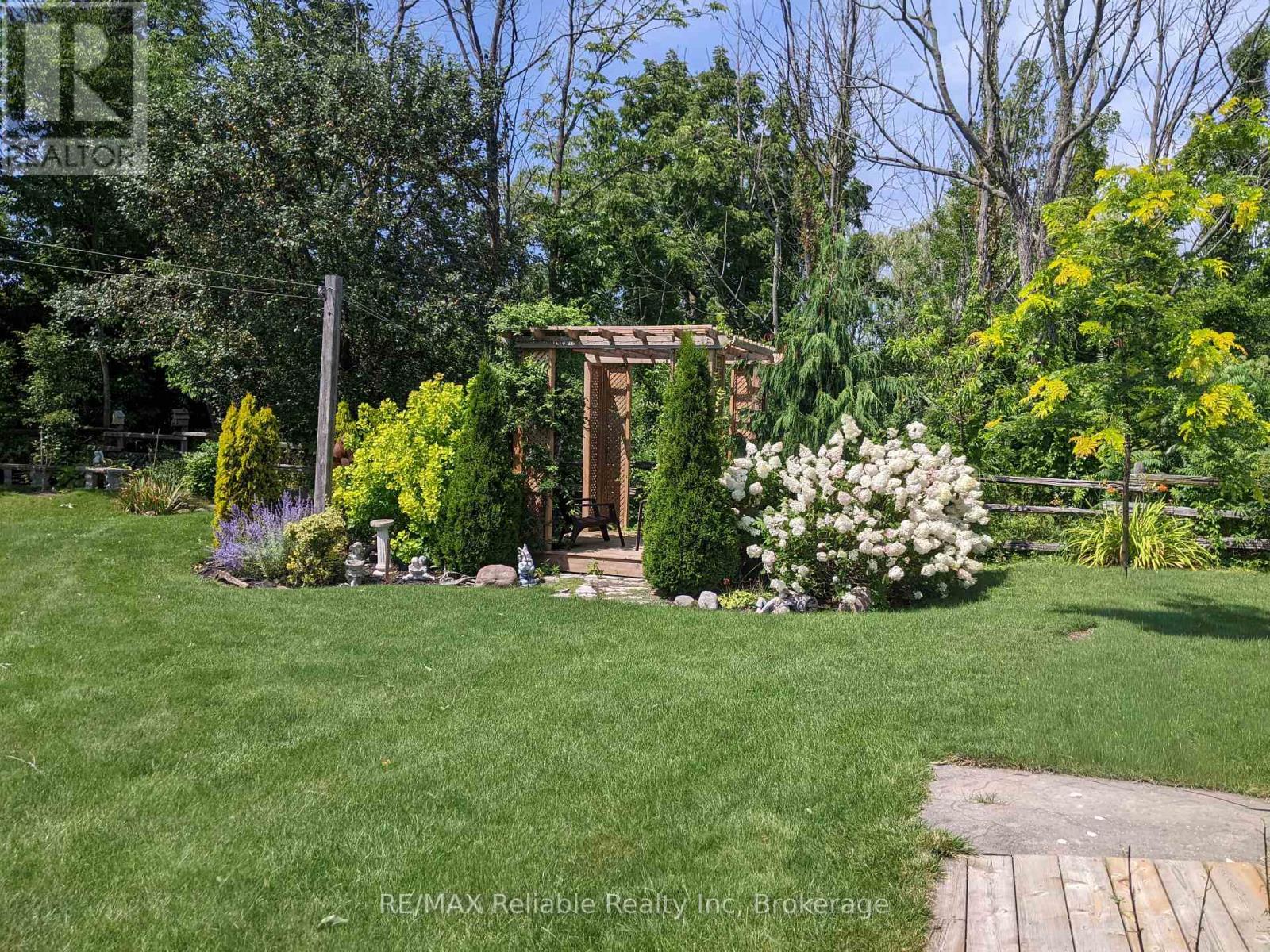 74767 Elm Crescent, Bluewater, Ontario  N0M 1G0 - Photo 15 - X12748092