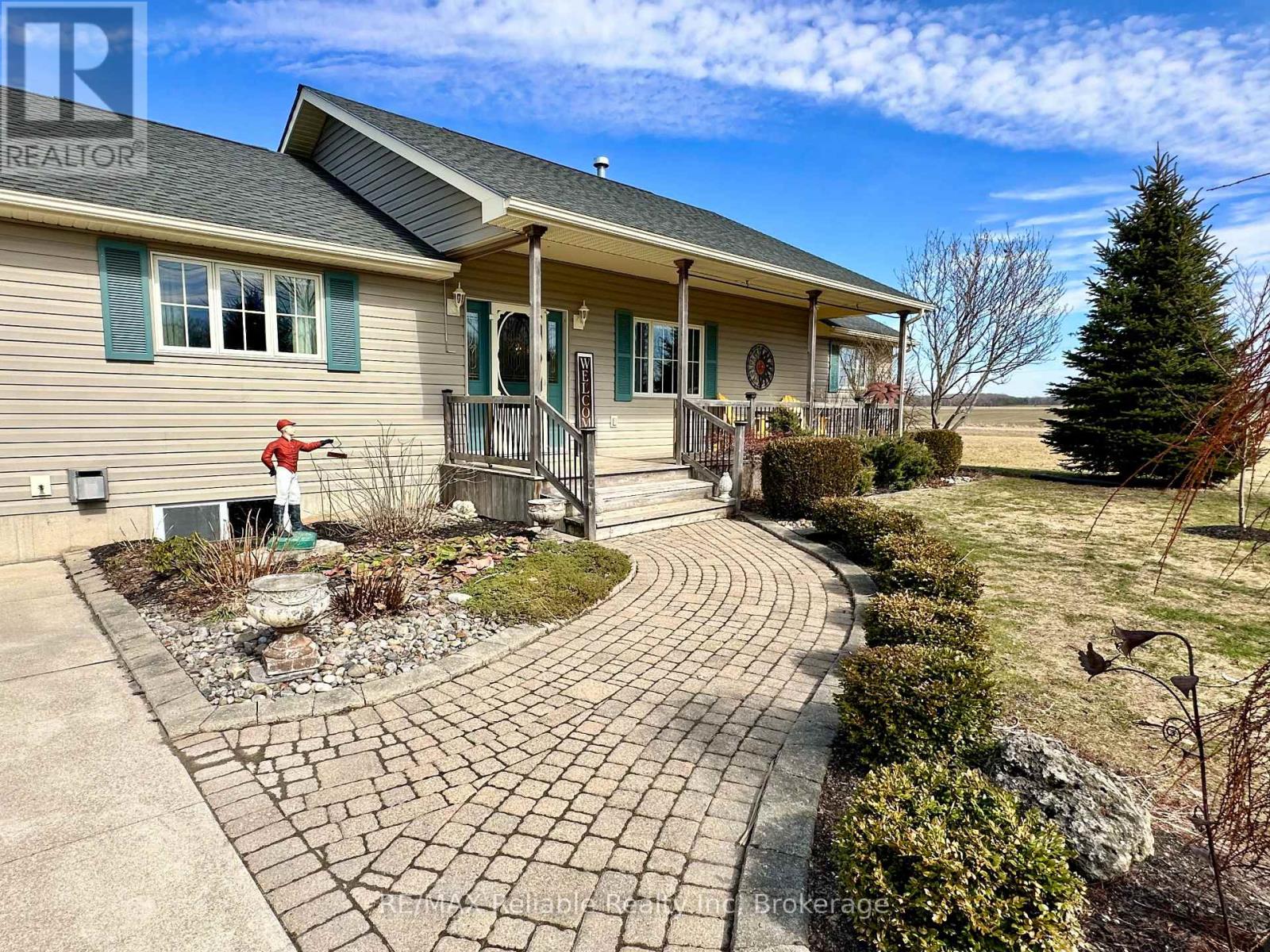 74767 Elm Crescent, Bluewater, Ontario  N0M 1G0 - Photo 3 - X12748092