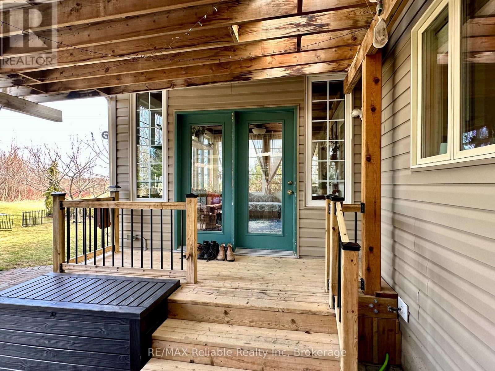 74767 Elm Crescent, Bluewater, Ontario  N0M 1G0 - Photo 8 - X12748092