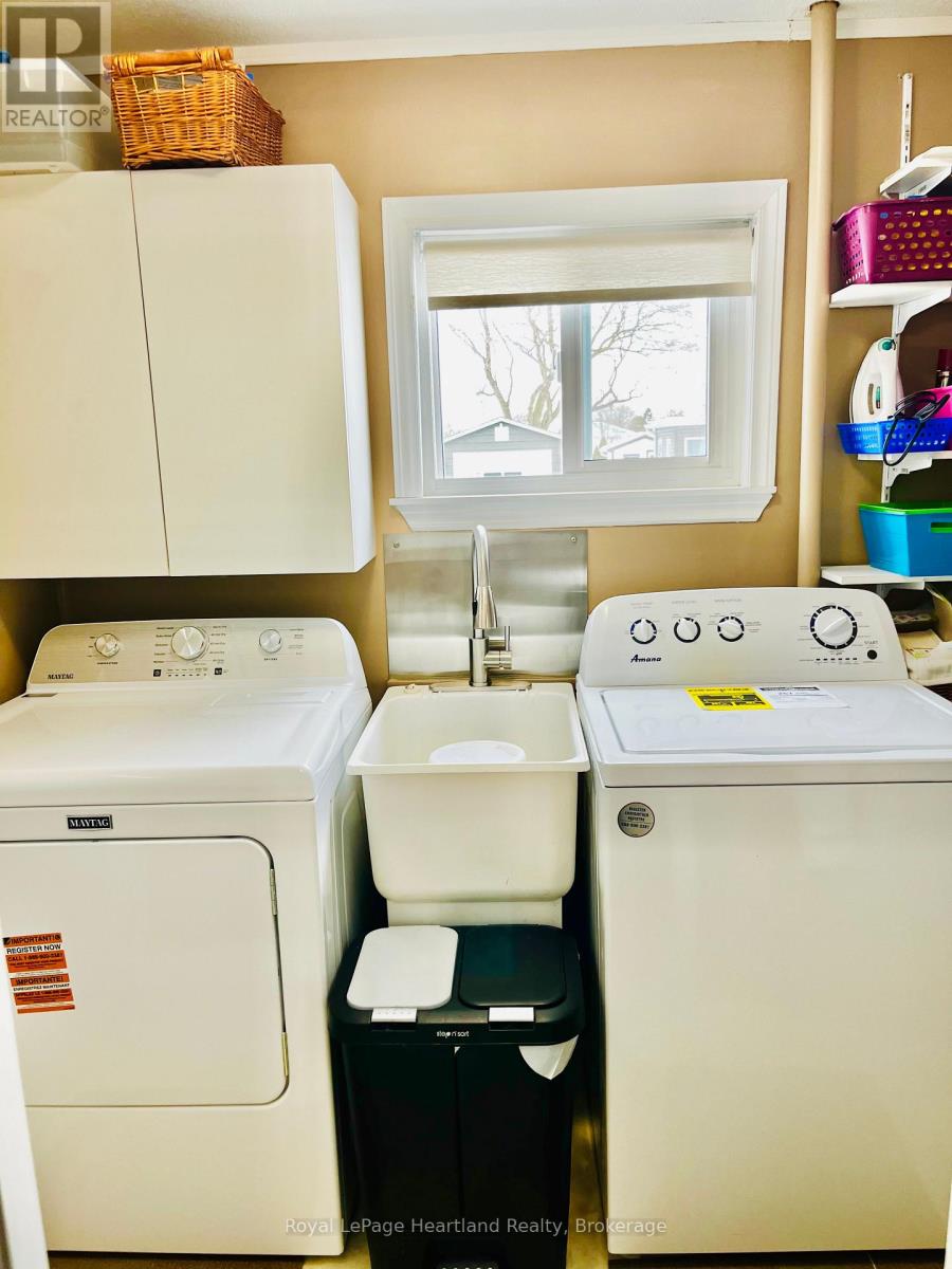 Photo 17 of 27 for 12 Velma Street