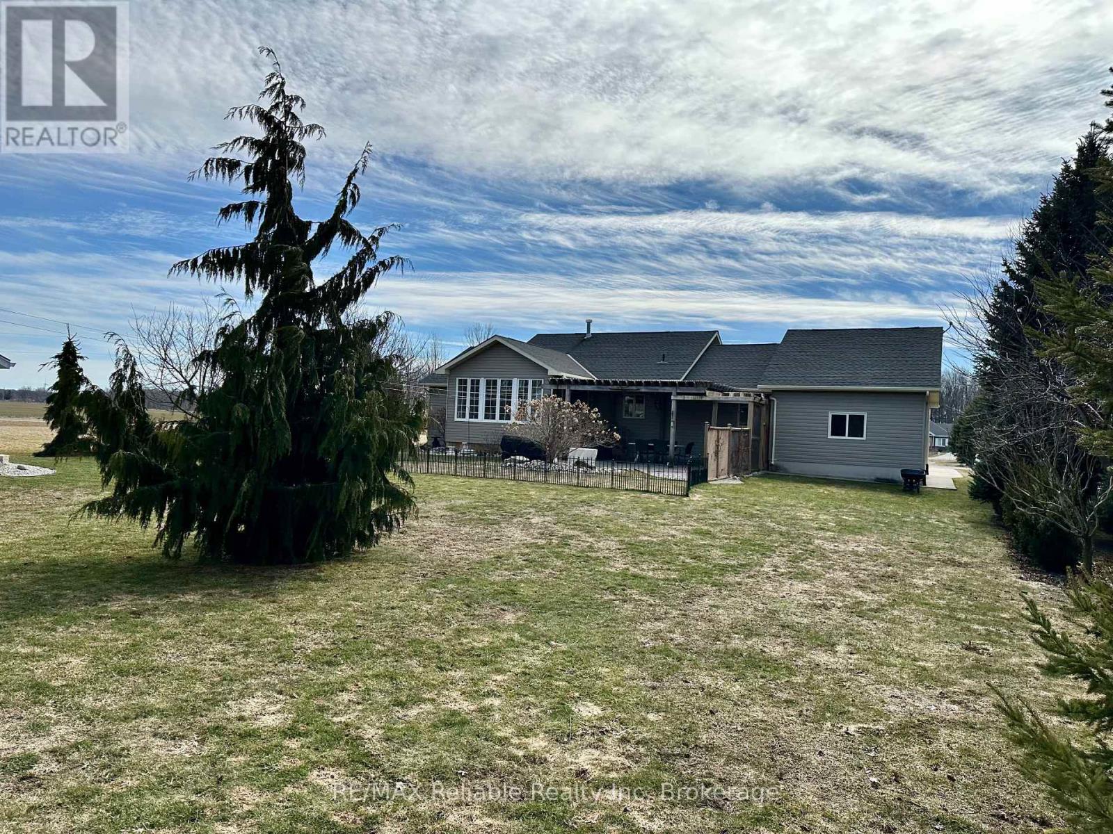 74767 Elm Crescent, Bluewater, Ontario  N0M 1G0 - Photo 9 - X12748092