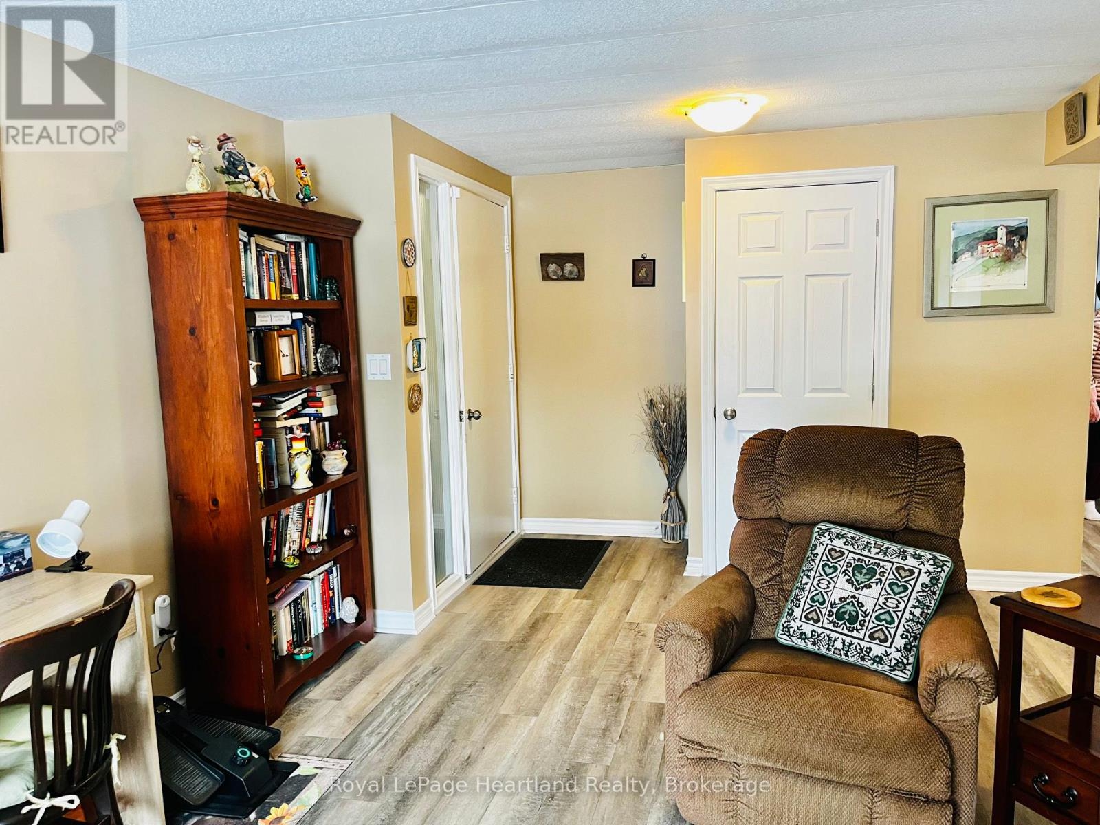 12 Velma Street, Strathroy-Caradoc, Ontario  N7G 3L3 - Photo 3 - X12783092