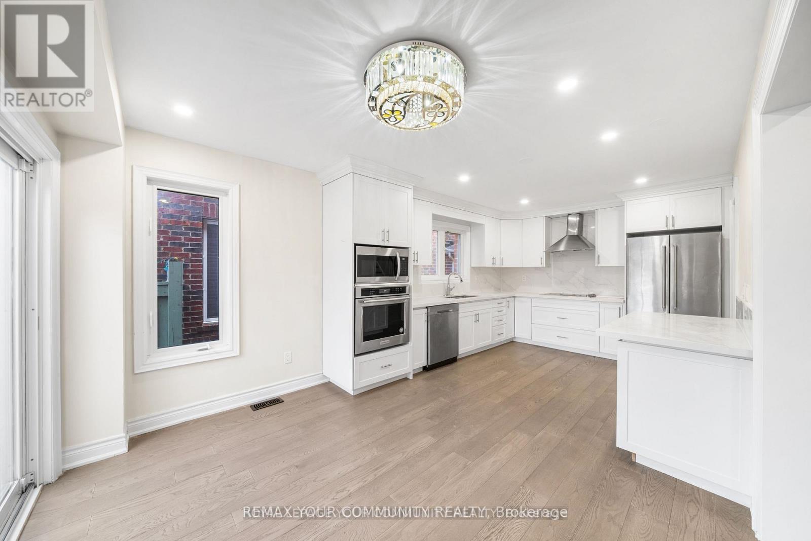 32 Downy Emerald Drive, Bradford West Gwillimbury (Bradford), Ontario  L3Z 0E8 - Photo 17 - N12863422