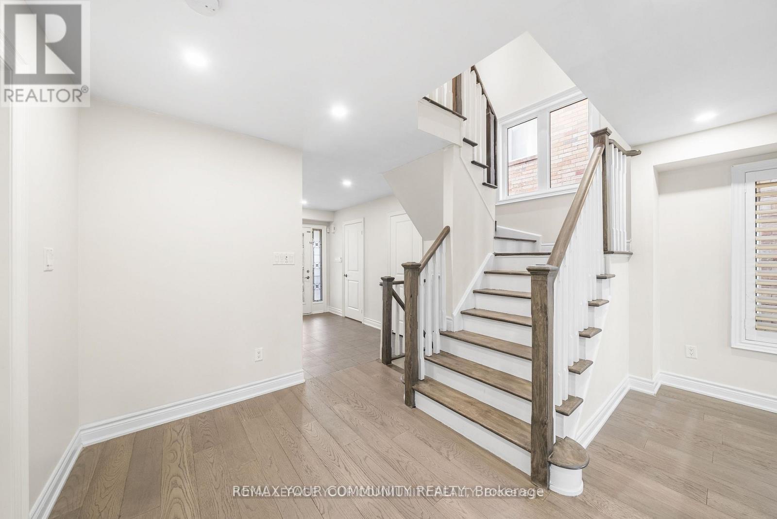 32 Downy Emerald Drive, Bradford West Gwillimbury (Bradford), Ontario  L3Z 0E8 - Photo 23 - N12863422