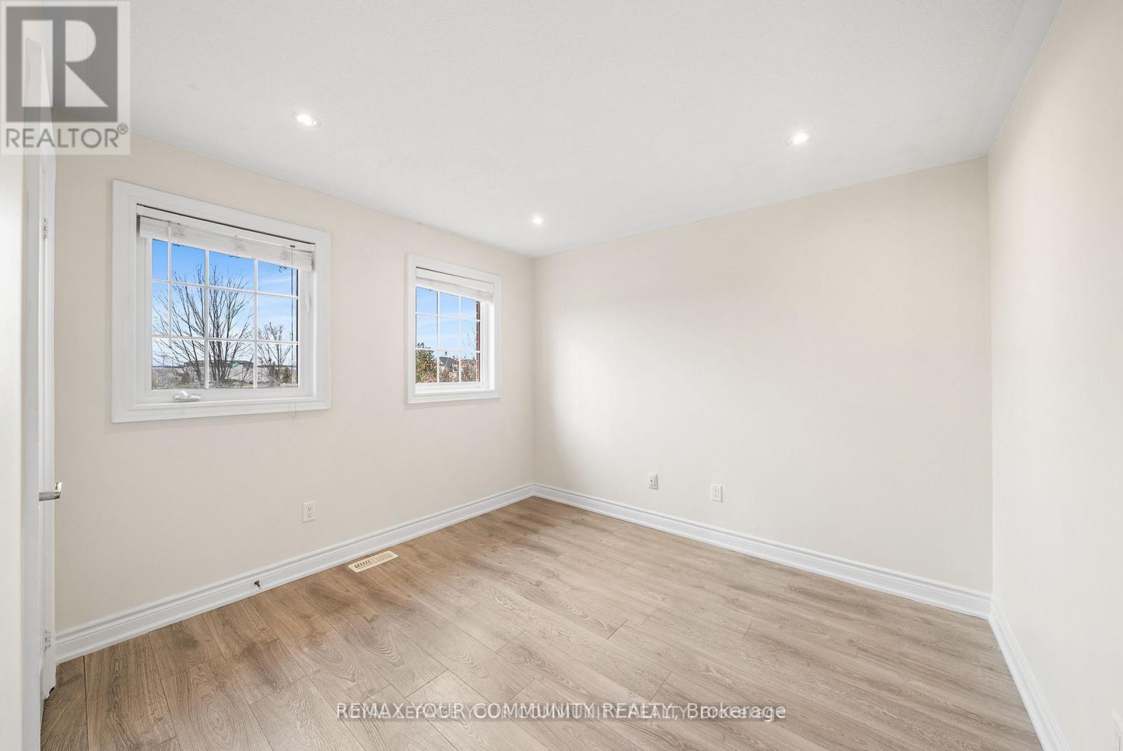 32 Downy Emerald Drive, Bradford West Gwillimbury (Bradford), Ontario  L3Z 0E8 - Photo 32 - N12863422