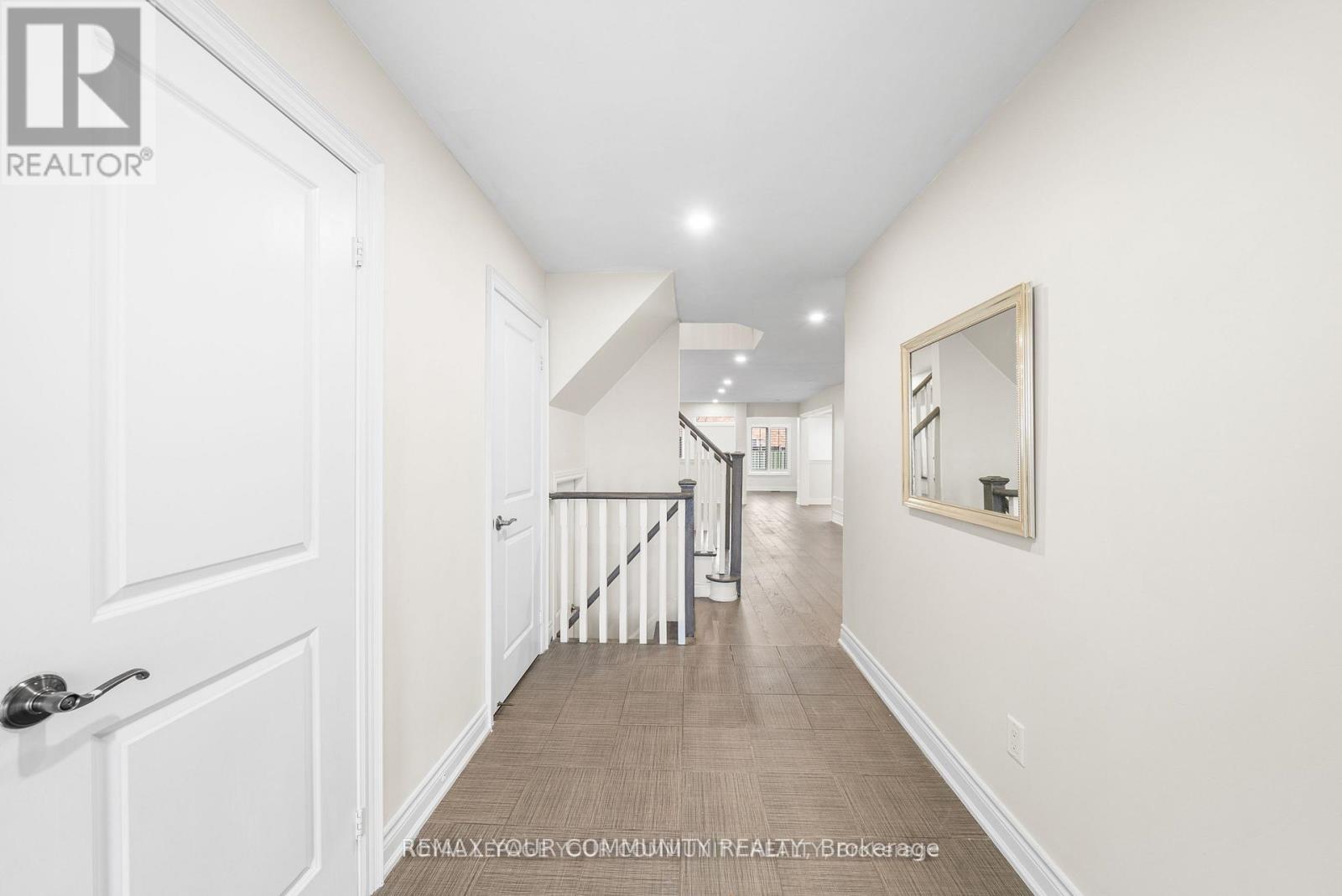 32 Downy Emerald Drive, Bradford West Gwillimbury (Bradford), Ontario  L3Z 0E8 - Photo 9 - N12863422