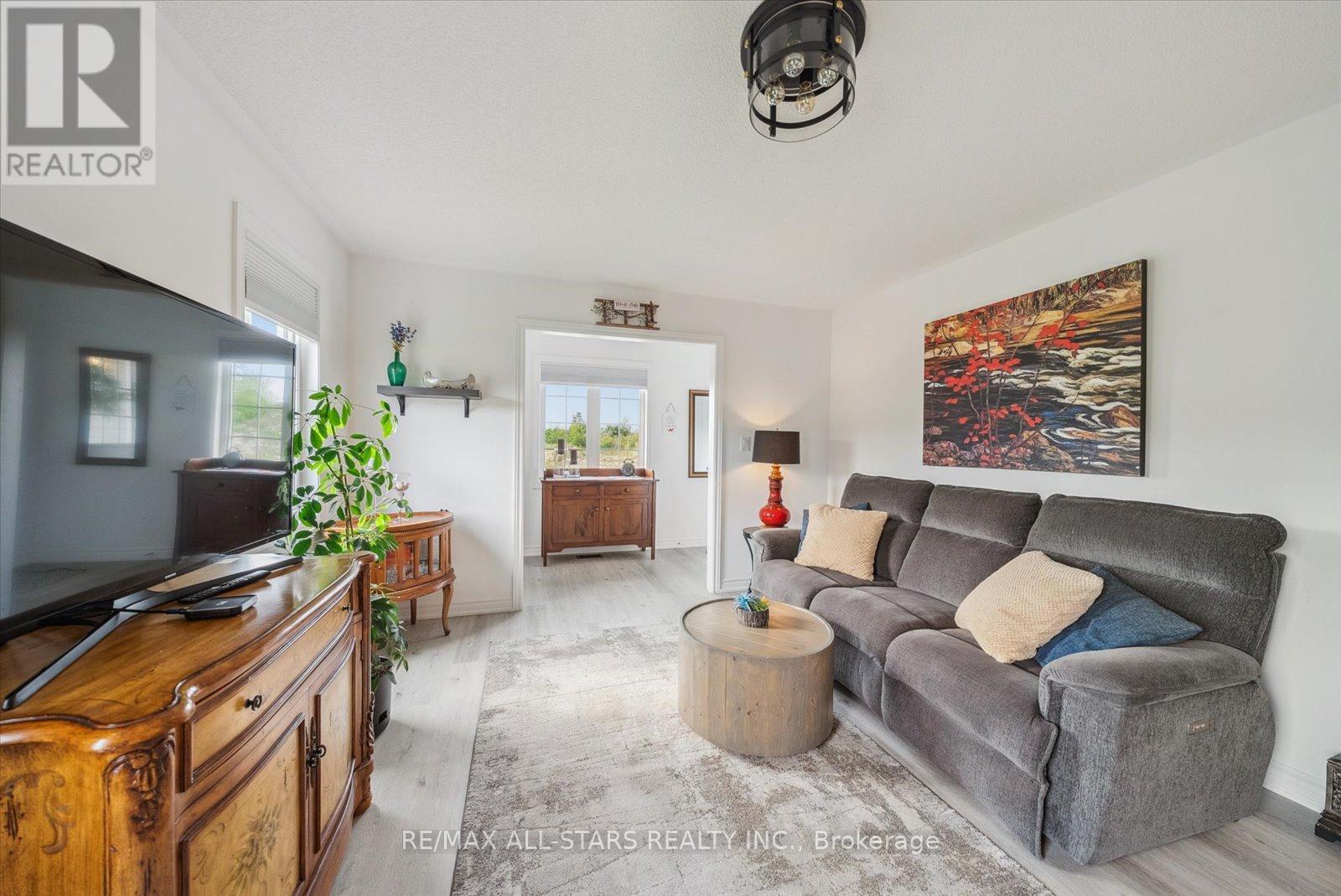 31 Reynolds Drive, Ramara (Atherley), Ontario  L3V 8K1 - Photo 12 - S12863188