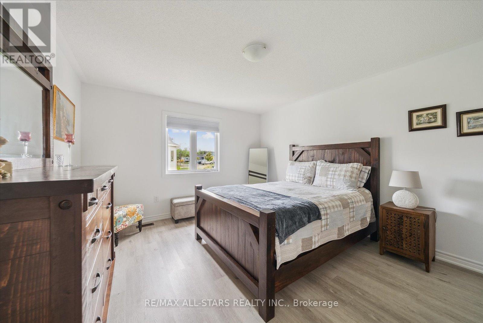 31 Reynolds Drive, Ramara (Atherley), Ontario  L3V 8K1 - Photo 14 - S12863188