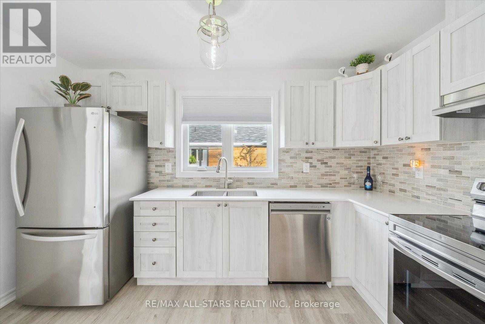 31 Reynolds Drive, Ramara (Atherley), Ontario  L3V 8K1 - Photo 6 - S12863188