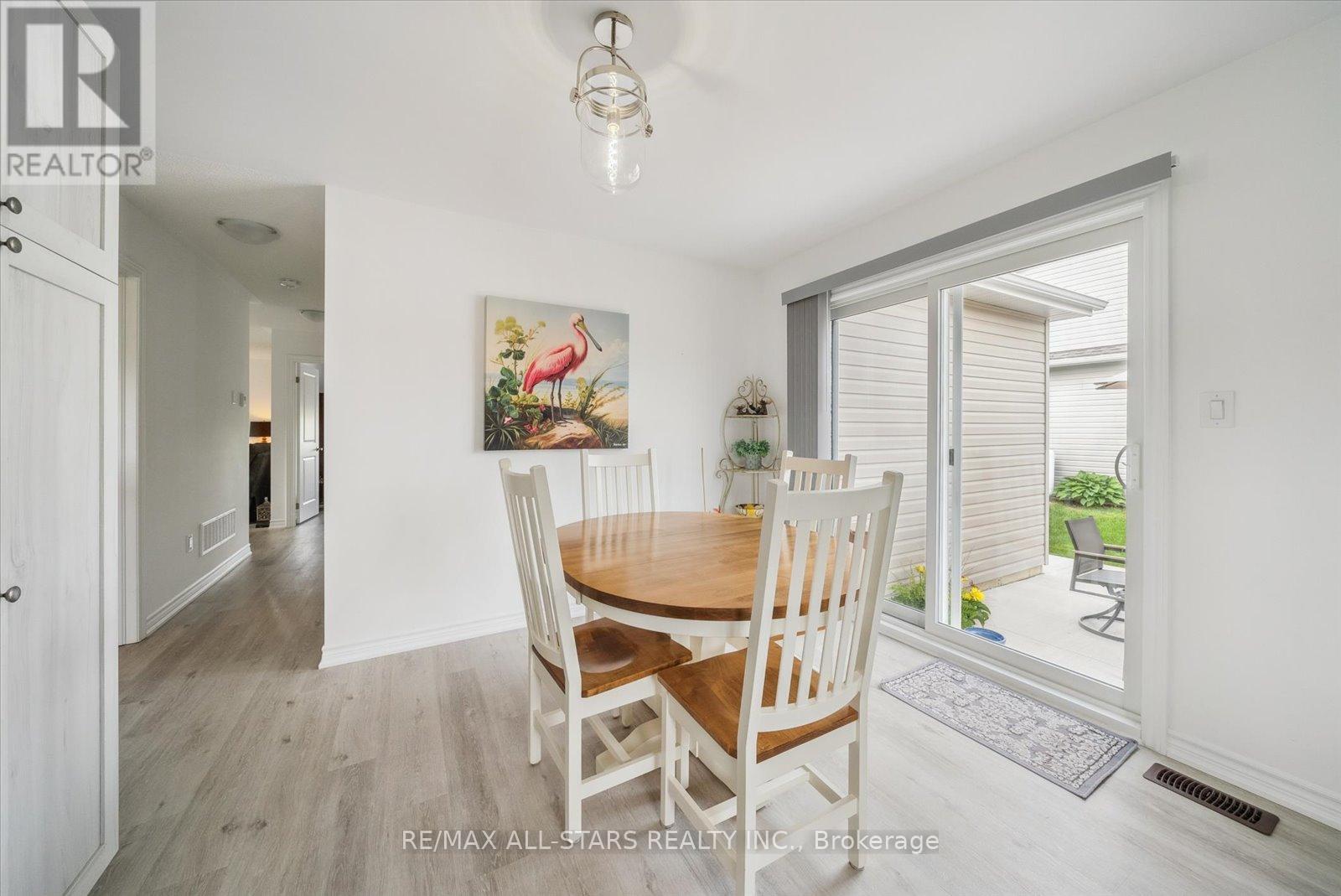 31 Reynolds Drive, Ramara (Atherley), Ontario  L3V 8K1 - Photo 9 - S12863188