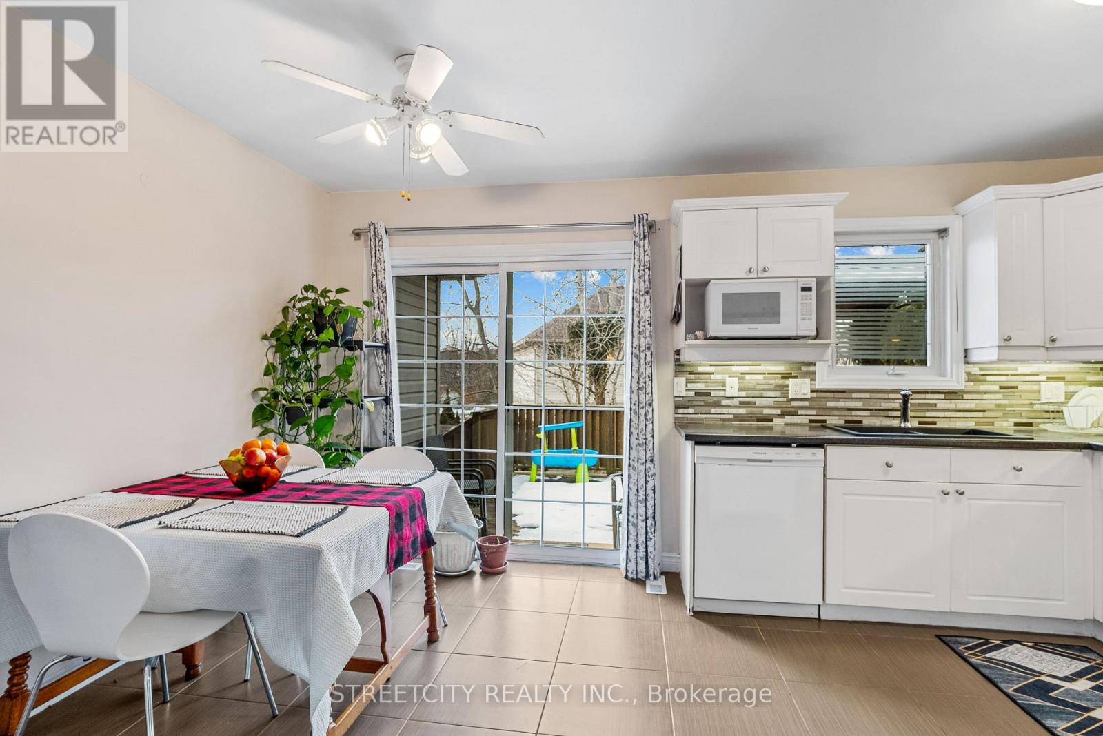 126 Meadowridge Road, London North, Ontario  N6H 5N6 - Photo 12 - X12862664