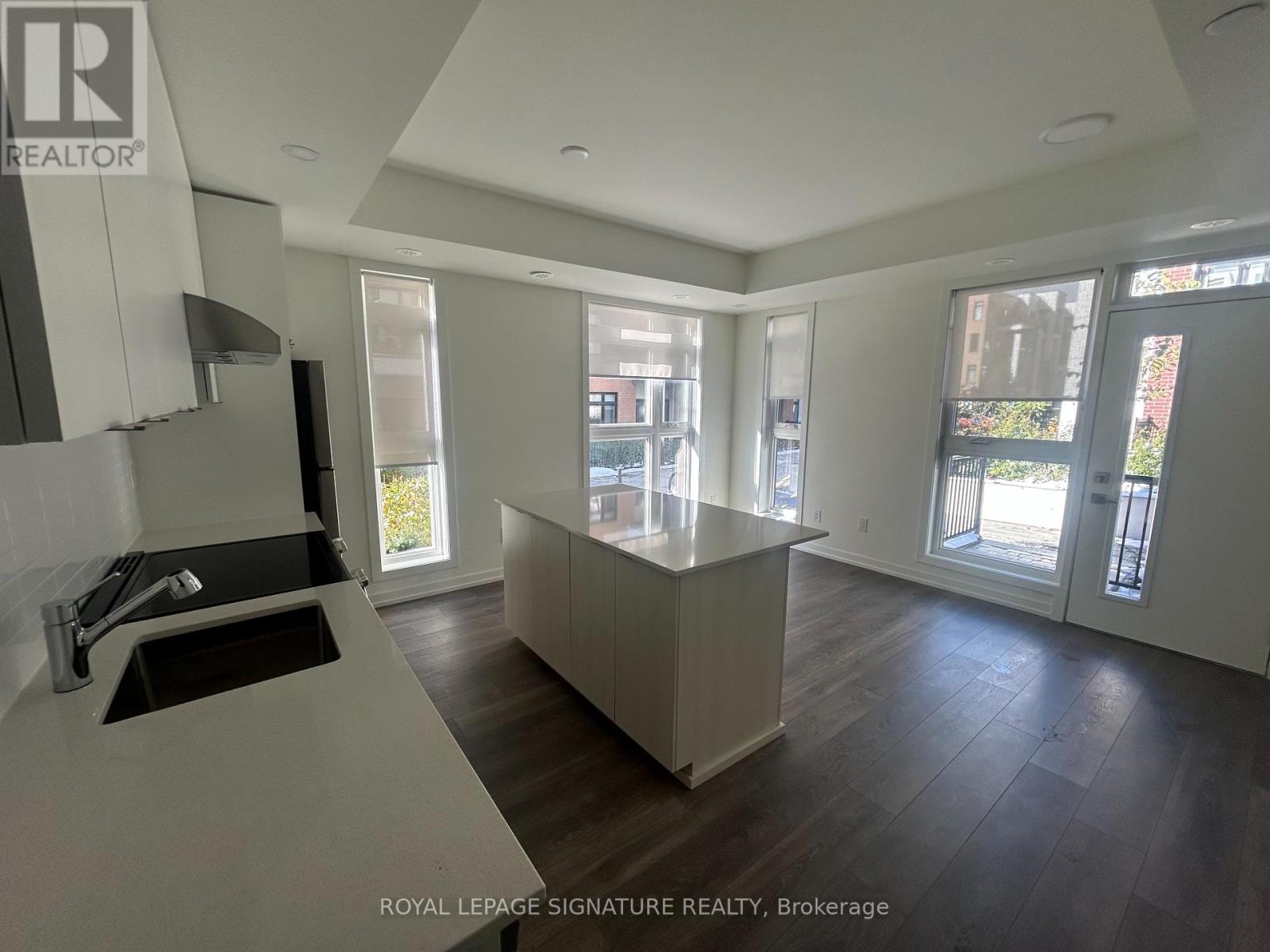 101 - 115 Canon Jackson Drive, Toronto, Ontario  M6M 0B7 - Photo 2 - W12863414